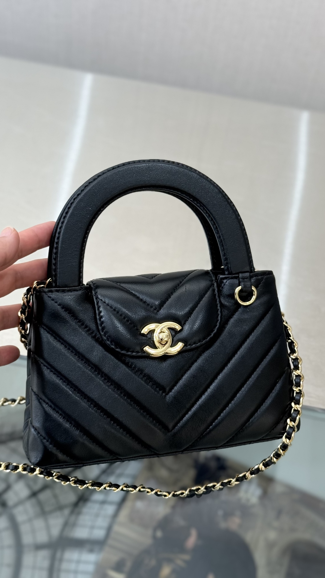 26K Kelly Mini Chevron-Quilted Lambskin Handle Bag with Gold-Tone Hardware - Mocuir