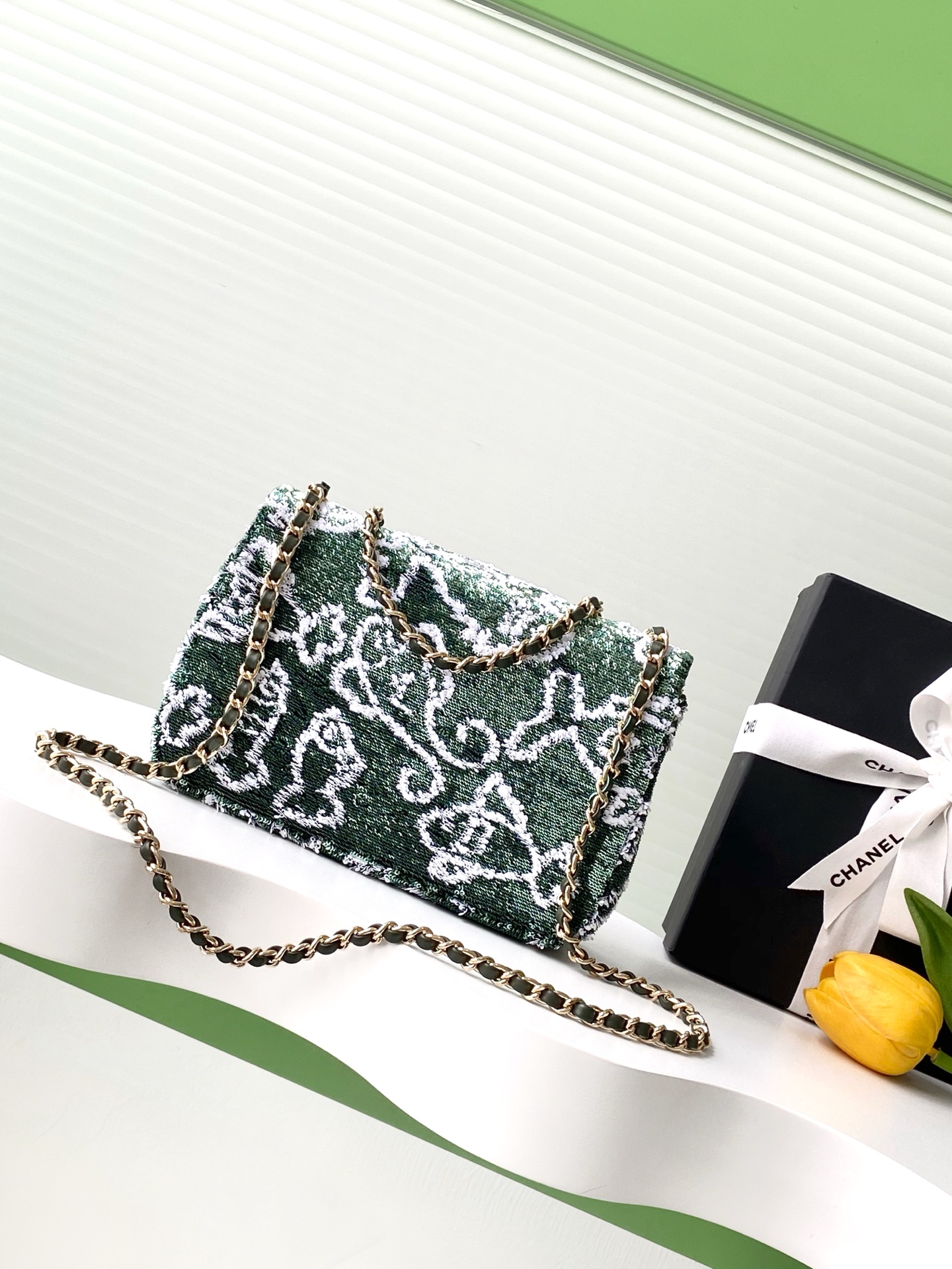 Classic Flap Bag（Green densely woven sequin base + white abstract floral/graffiti jacquard + gold double C button + leather shoulder strap with metal chain） - Mocuir