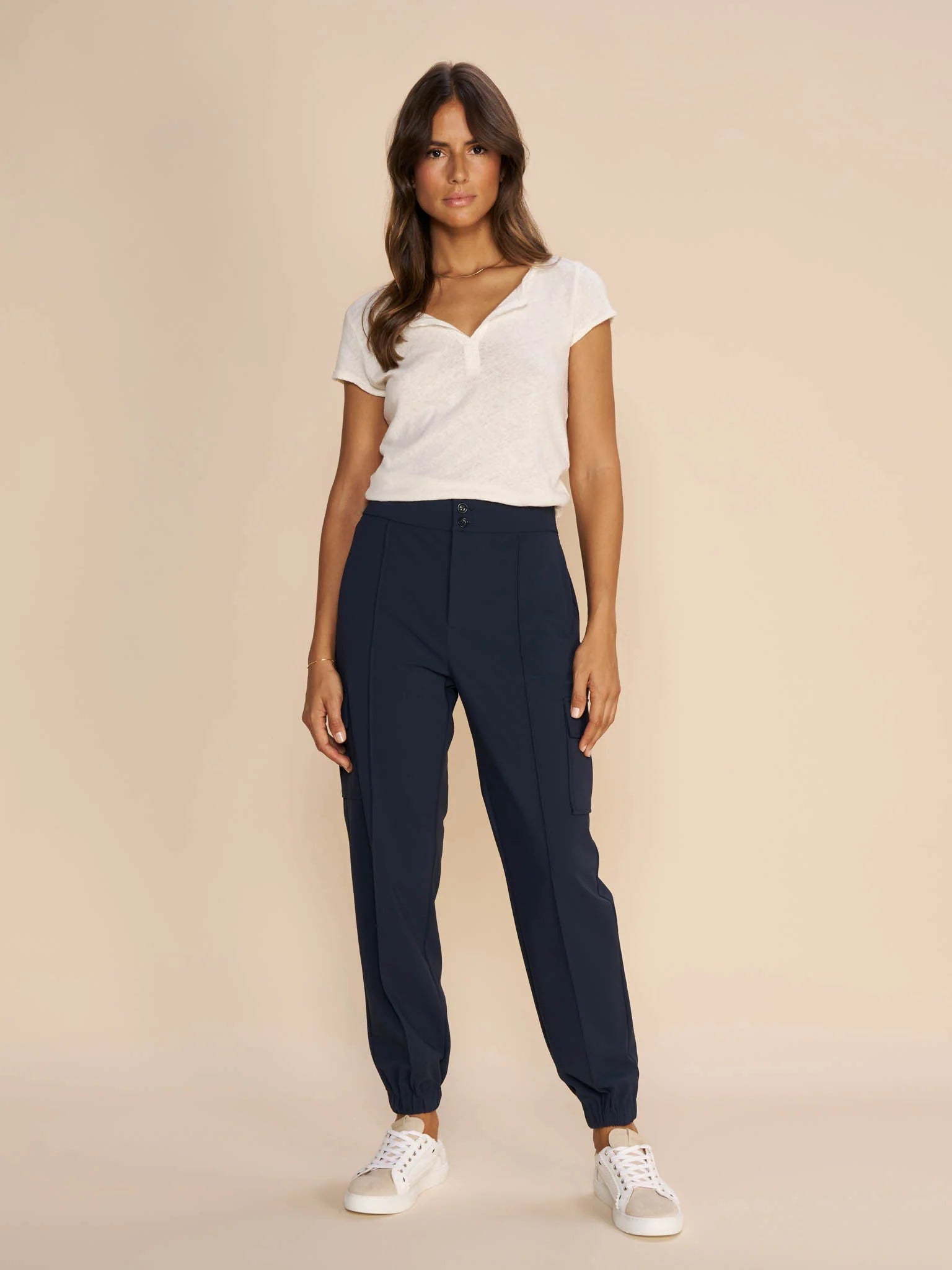 Loose-Fit Mid-Waist Trouser