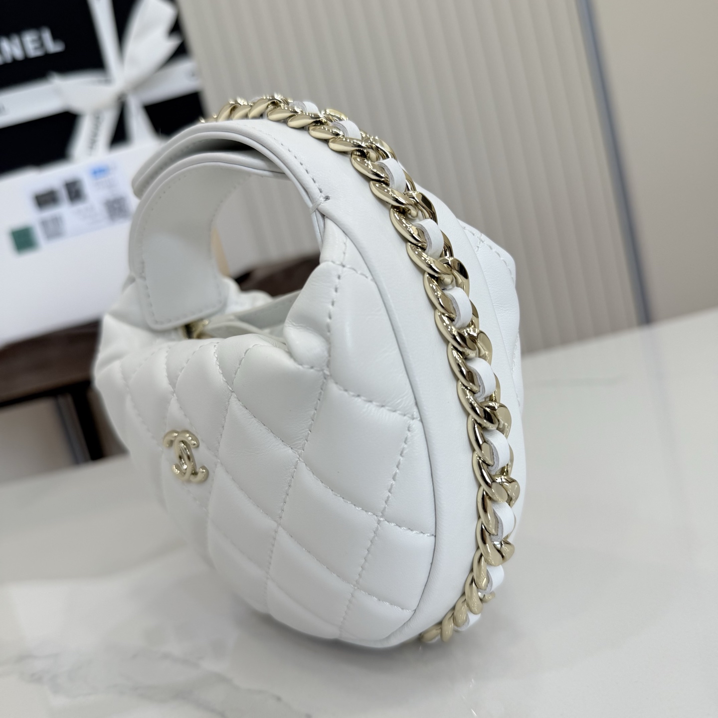 23C Hula Hoop Pouch Quilted Lambskin Bag in White (Gold Hardware) - Mocuir