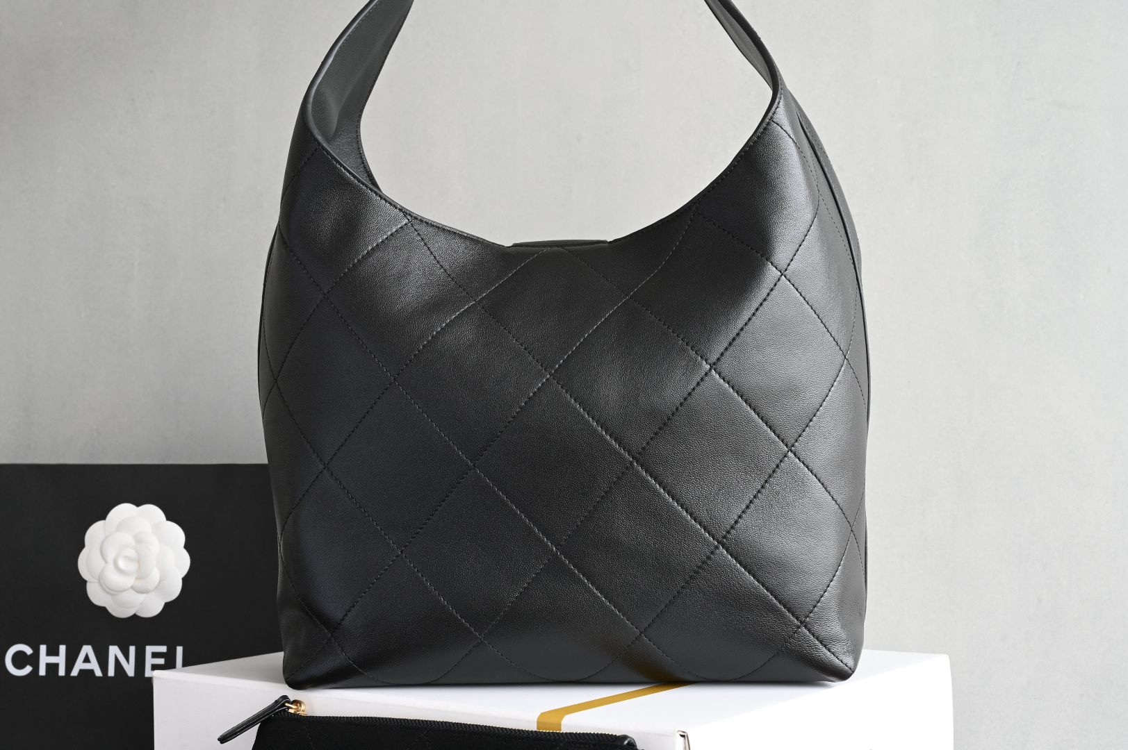 26C Cruise Collection Maxi Hobo Tote Bag in Black Lambskin with Gold-Tone Hardware (Model AS6095) - Mocuir