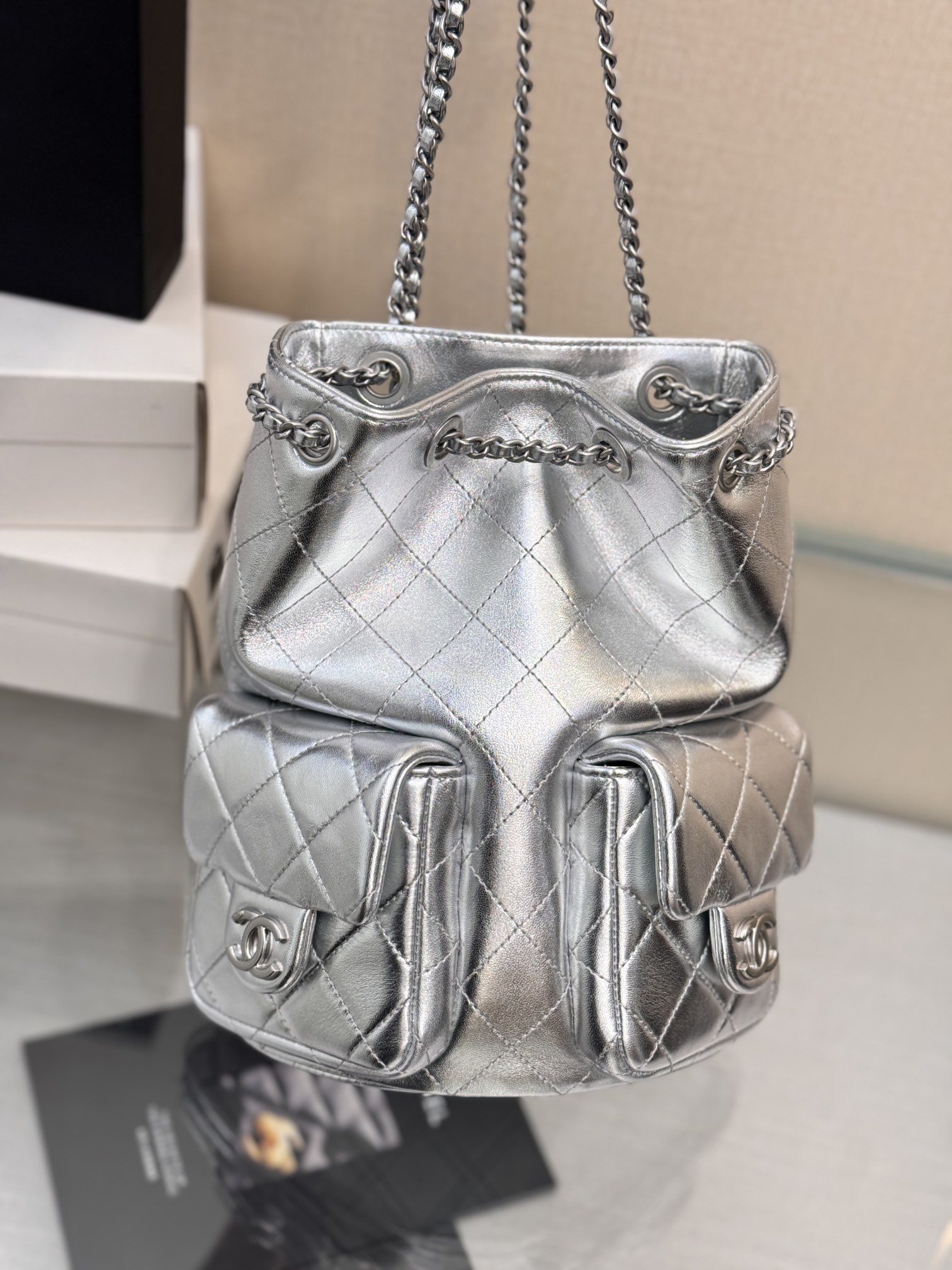 Drawstring Bucket Backpack（Metallic Silver） - Mocuir