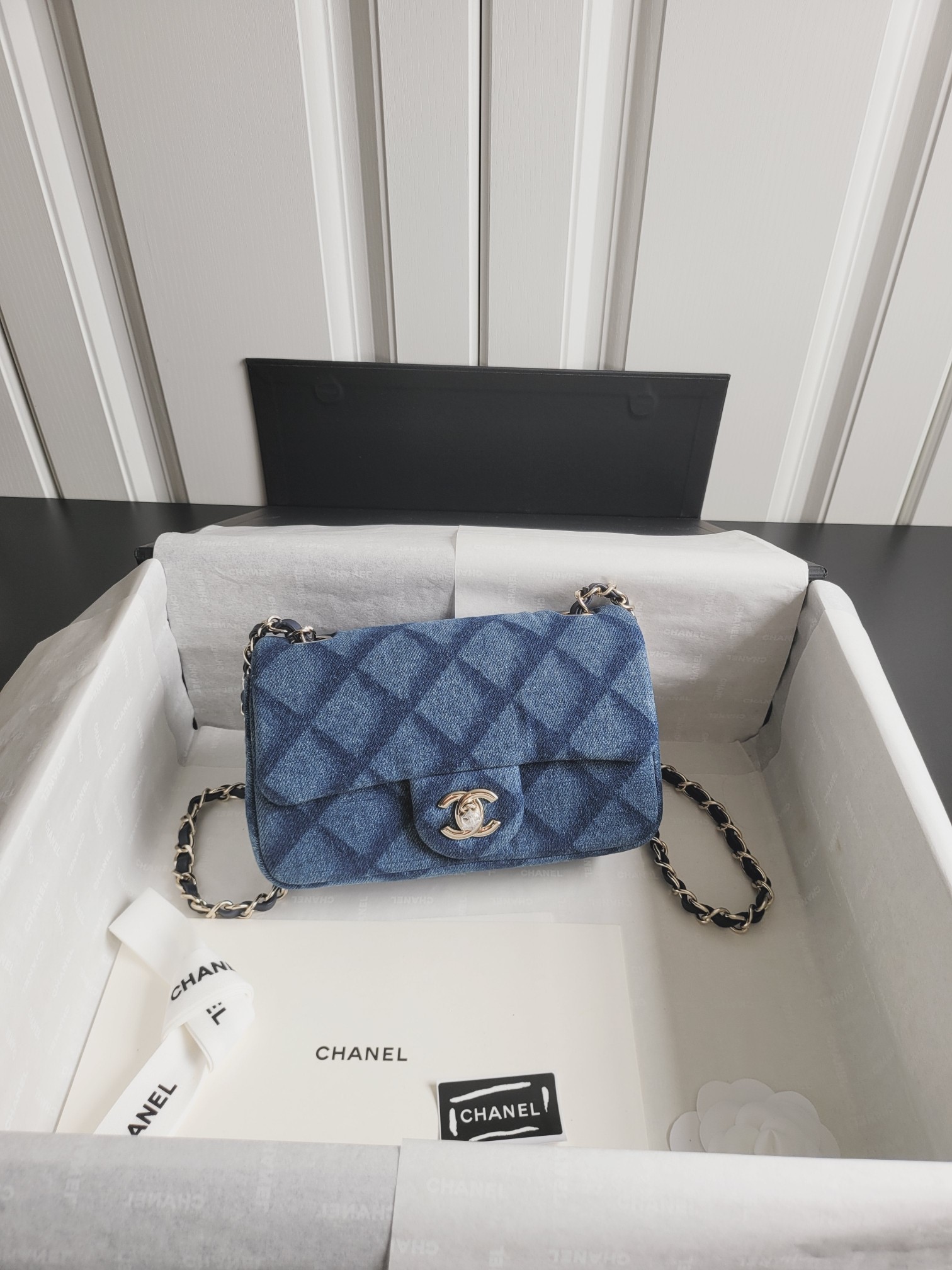 Classic Flap Mini (Large Mini) - Mocuir