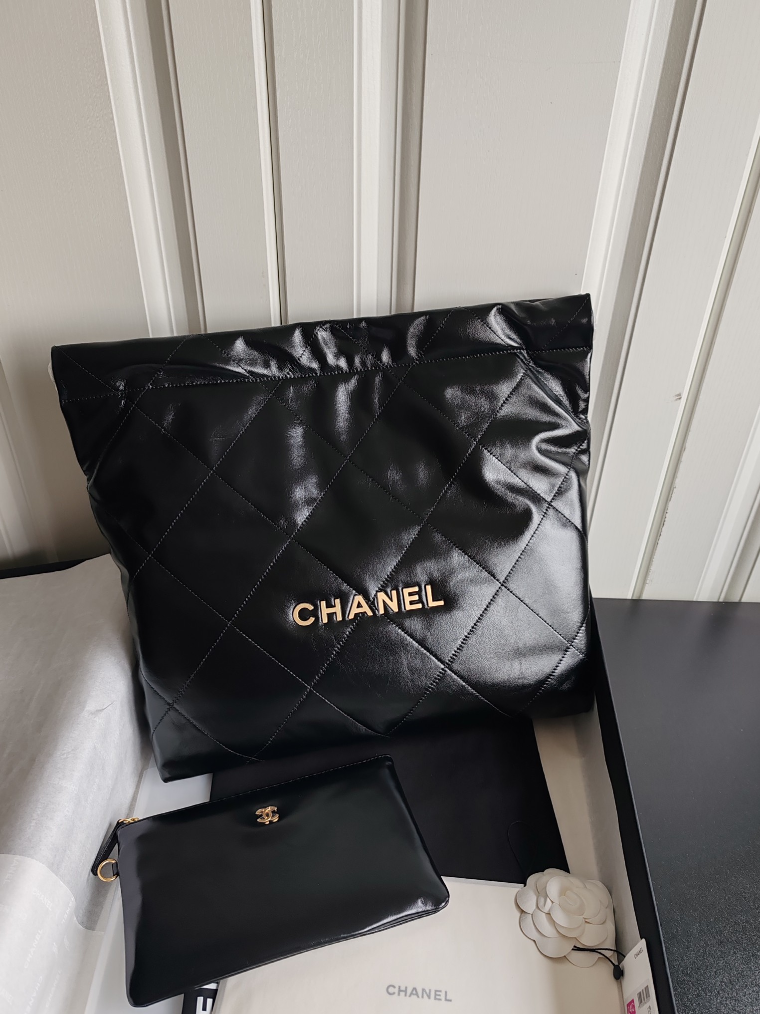 22 Bag (AS3260) in Black Shiny Calfskin with Gold-Tone Hardware, 24C Collection - Mocuir