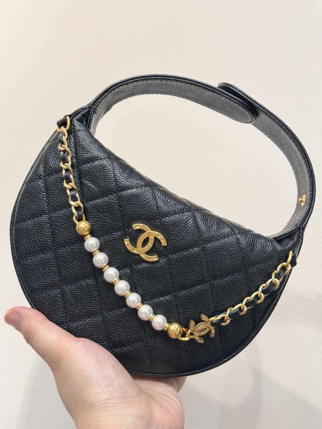 24C Pearl Chain Hobo Bag（Black） - Mocuir
