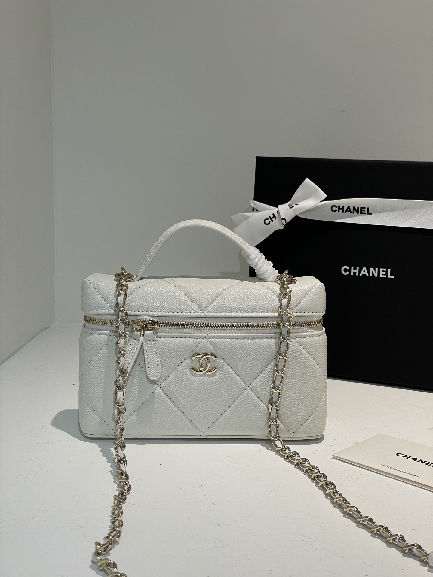 White Quilted Caviar Calfskin Vanity Case with Top Handle and Gold-Tone Chain Strap - Mocuir