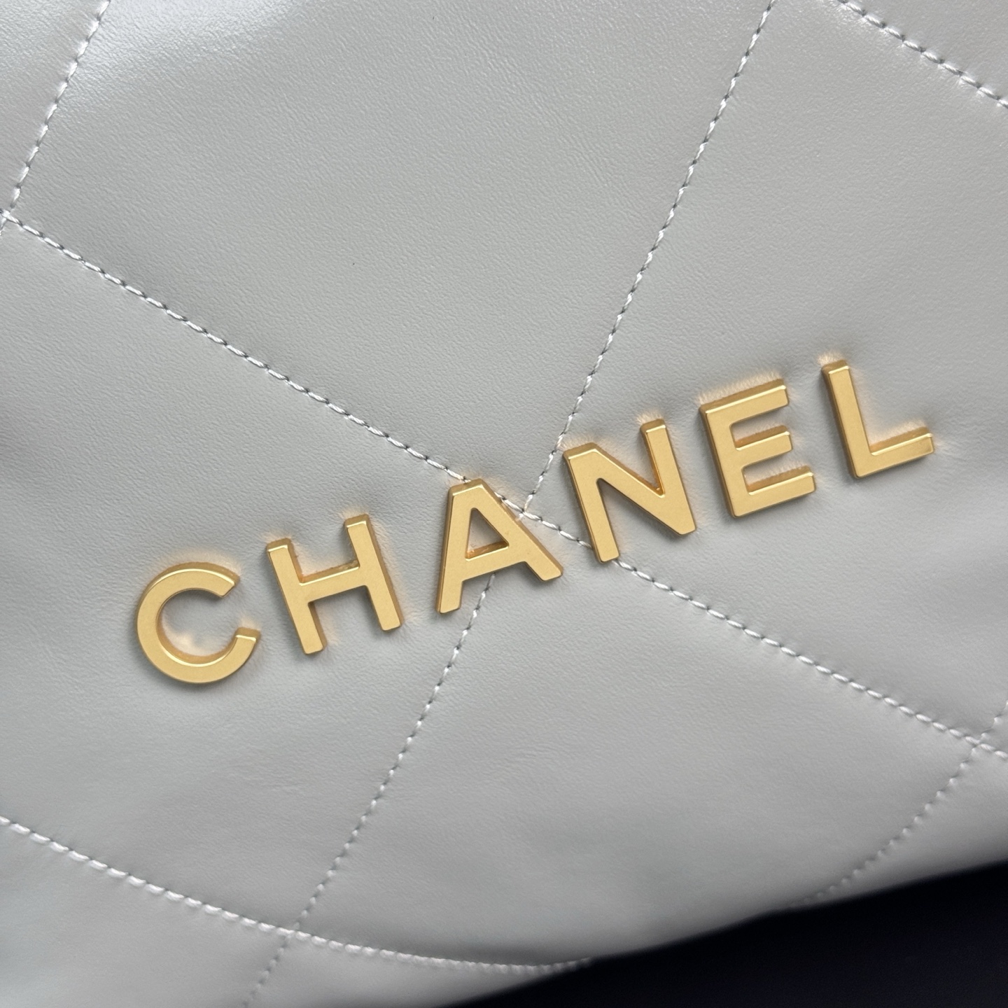 22 Bag Quilted Shiny Calfskin in Light Grey (Gold Hardware) - Mocuir