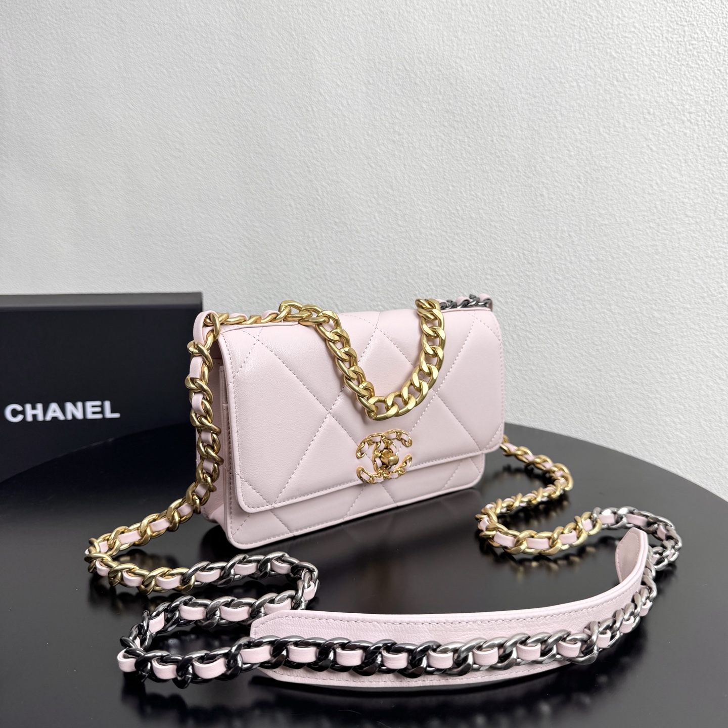 19 WOC Quilted Lambskin Shoulder Bag in Light Pink (Tri-Tone Hardware) - Mocuir