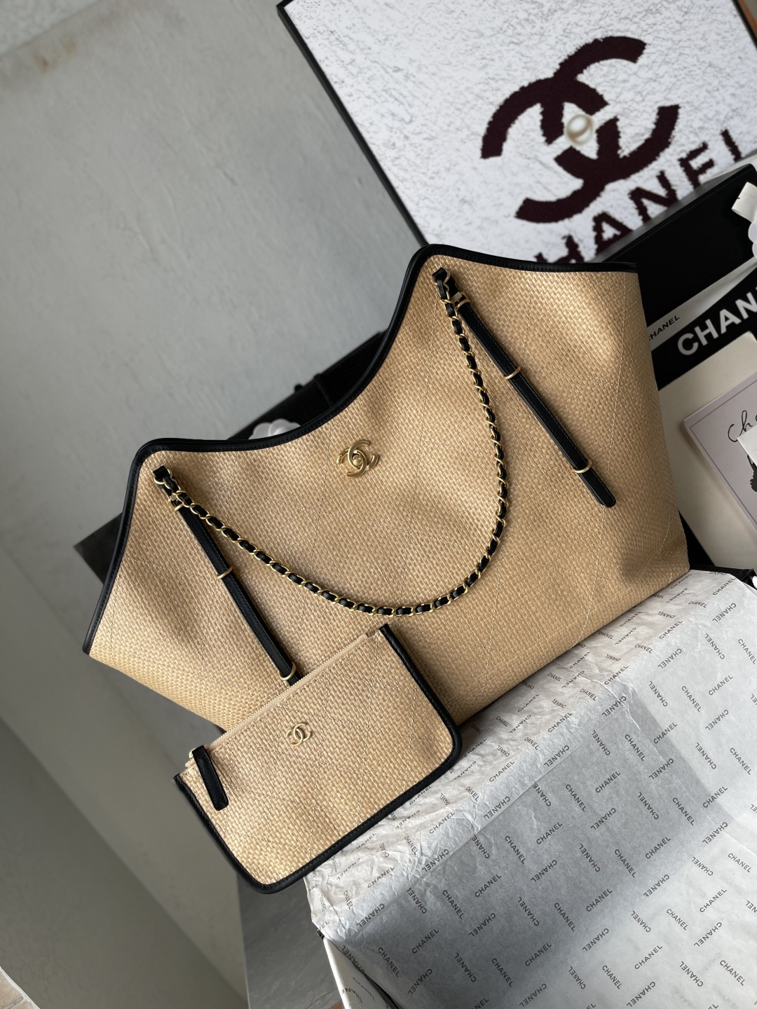 25C Beige Woven Straw Large Tote Handbag with Black Calfskin Trim and Gold-Tone Hardware - Mocuir