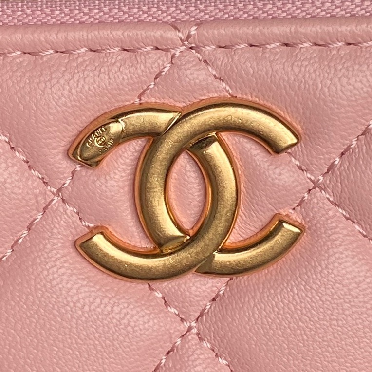 Small Vanity Case with Chain (AP3940) in Pink Shiny Lambskin with Gold-Tone Hardware, 25B Fall-Winter Collection - Mocuir