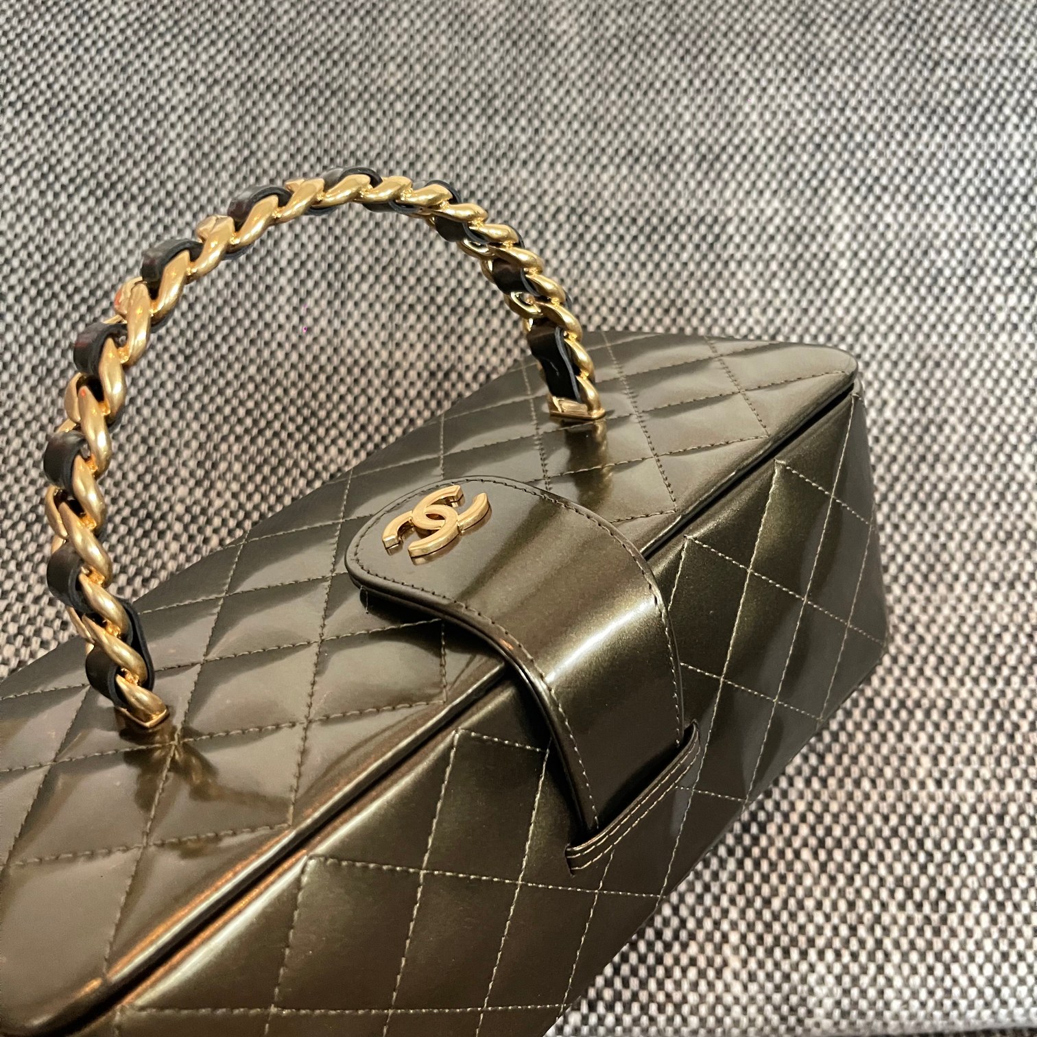 25C Long Quilted Patent Leather Vanity Case in Dark Olive Green - Mocuir