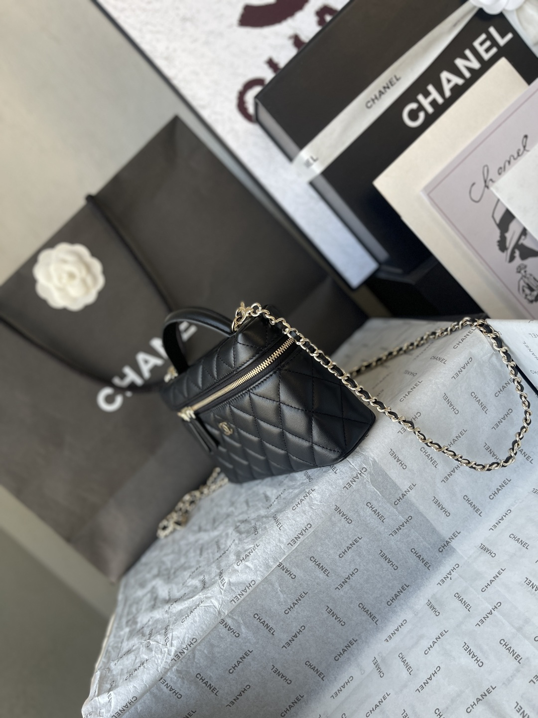 25C Classic Vanity Case with Chain（Black） - Mocuir