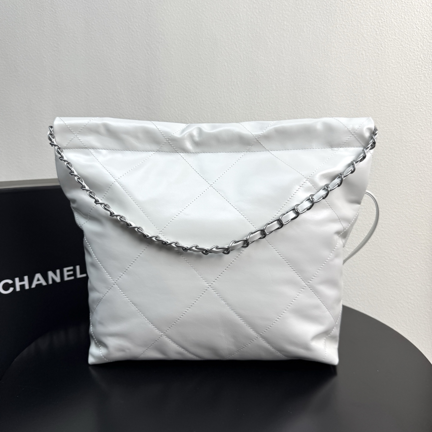 22 Bag Quilted Shiny Calfskin in White (Silver Hardware) - Mocuir