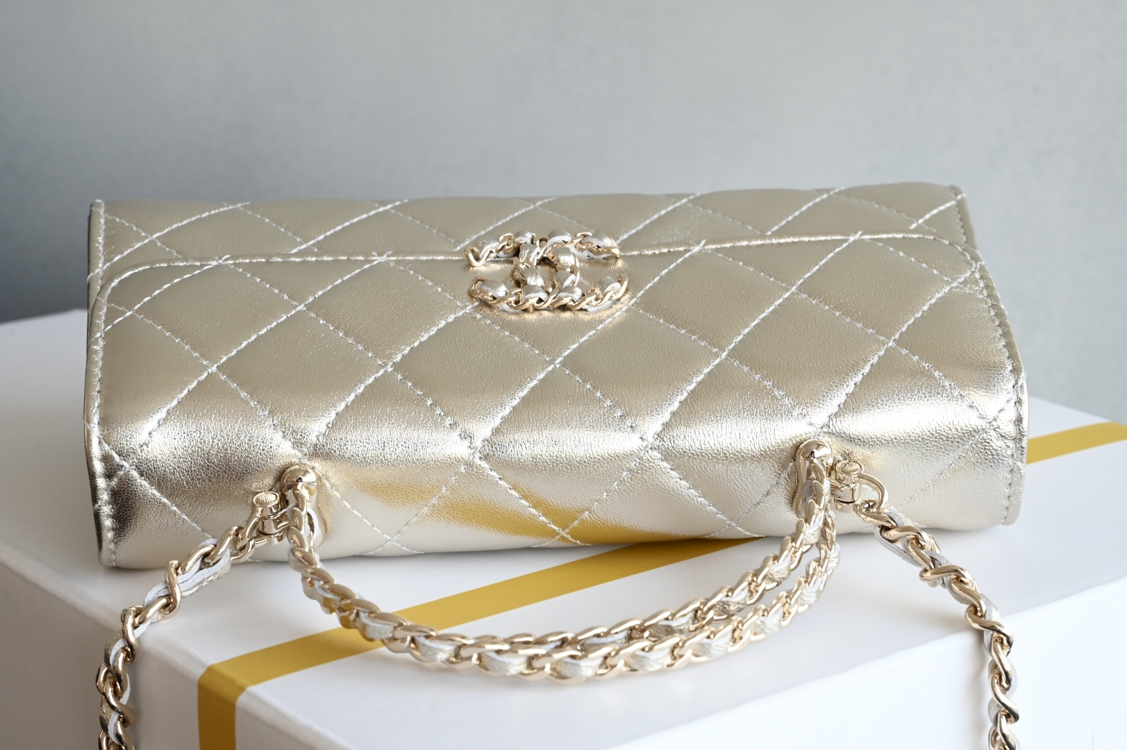 25S Top Handle Kelly Clutch with Chain in Metallic Gold Lambskin with Light Gold-Tone Hardware (Model AS4711) - Mocuir