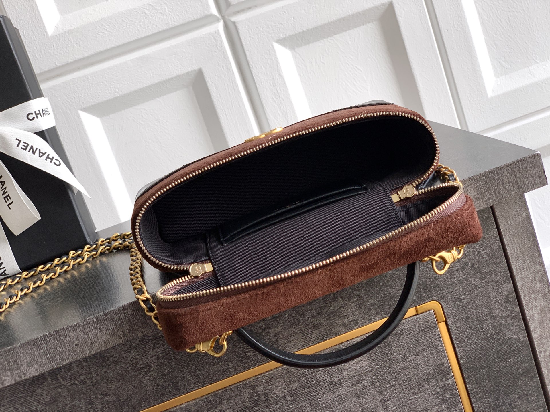 Small Vanity Case with Top Handle (Suede & Lambskin) - Mocuir