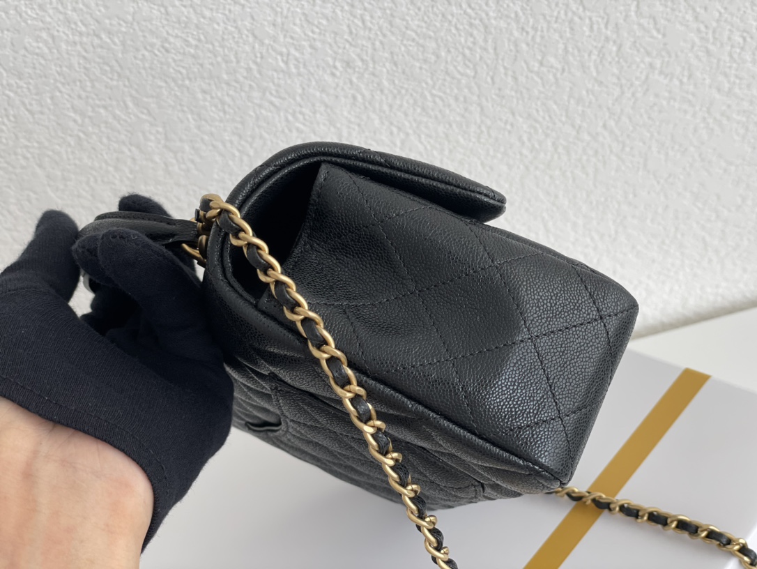 Classic Flap Mini Bag with Top Handle in Black Quilted Grained Calfskin (Caviar) with Gold-Tone Hardware - Mocuir