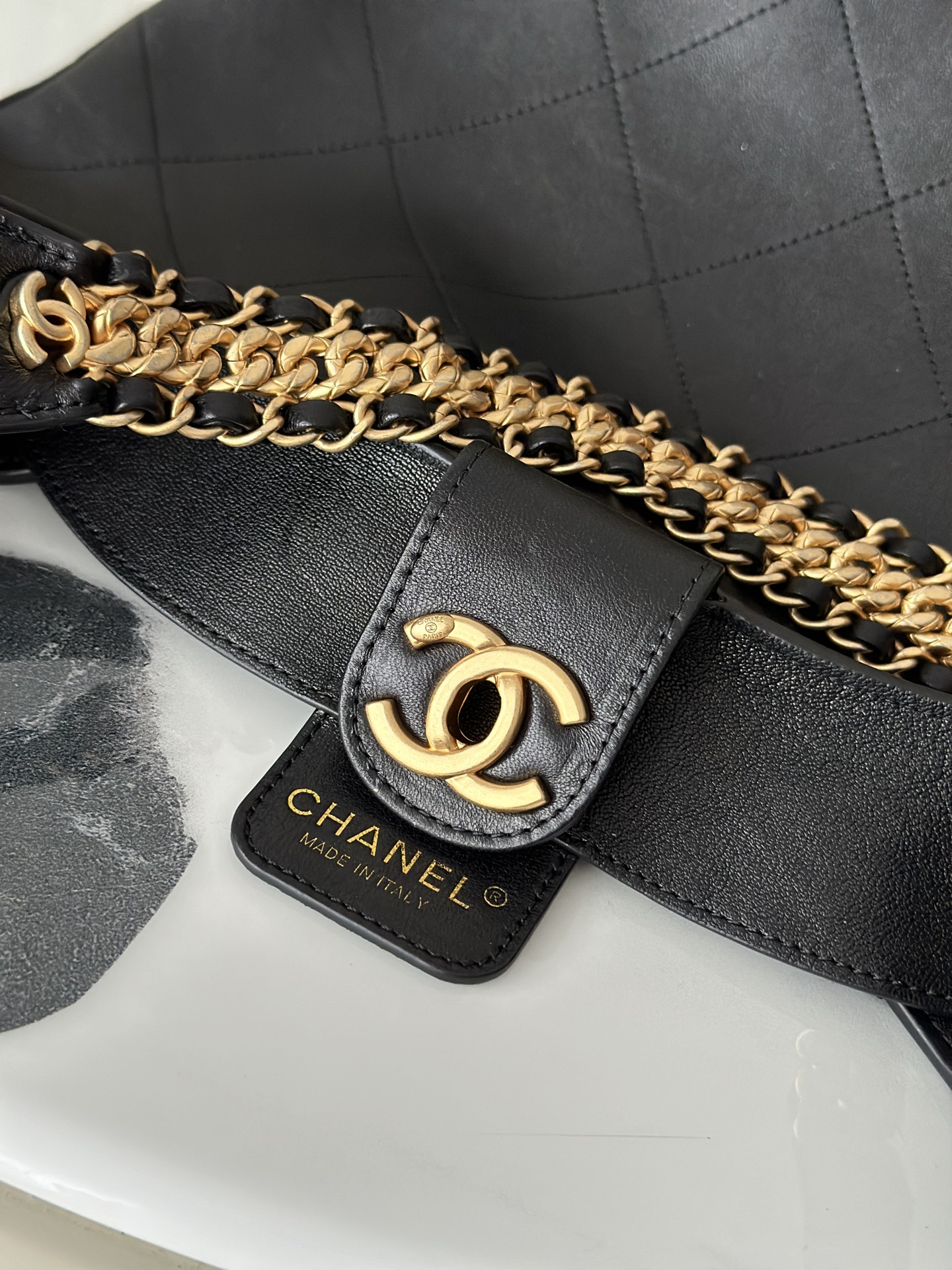 25K Black Calfskin Quilted Hobo Bag with Gold Turnlock Hardware - Mocuir