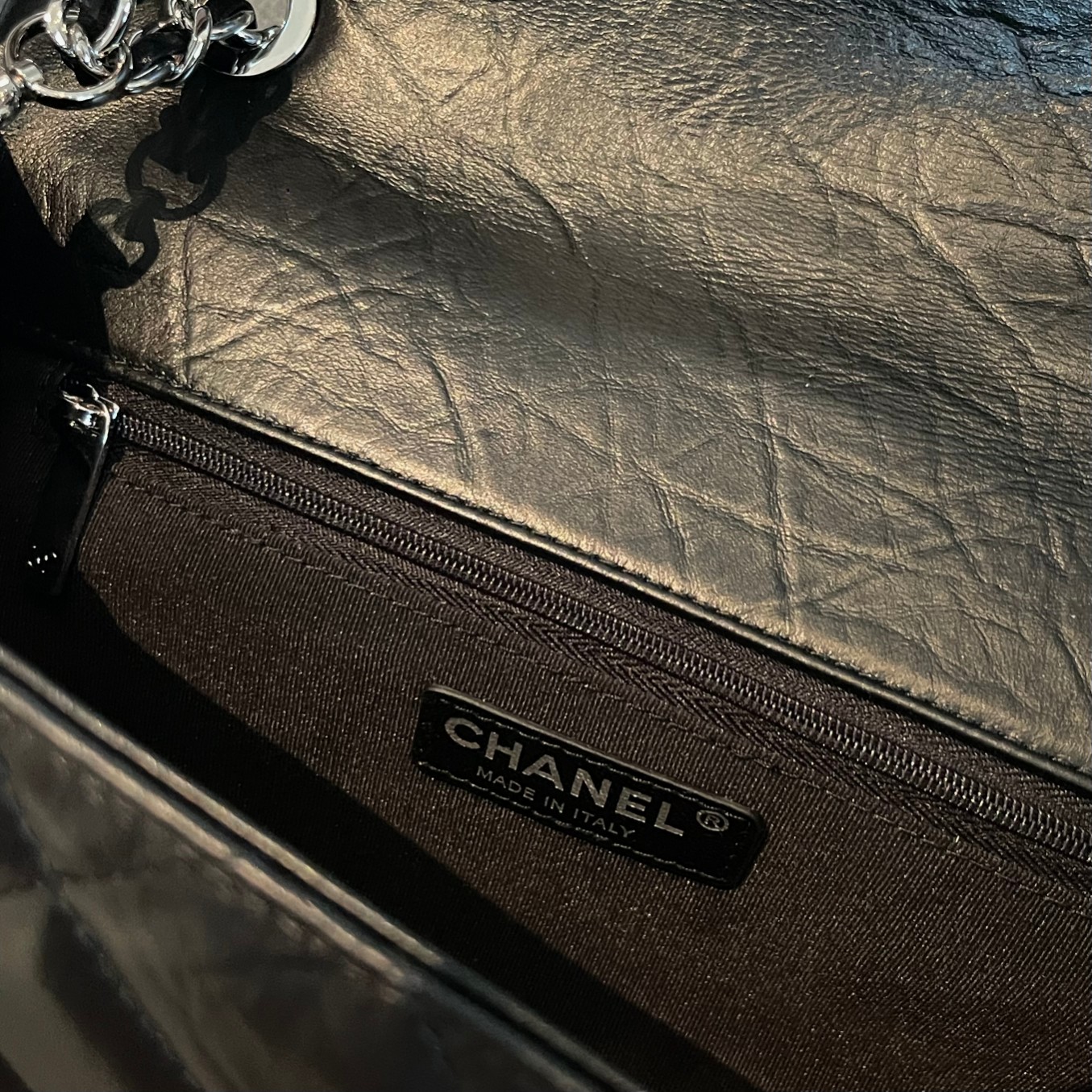 Black Quilted Glazed Calfskin Flap Handbag with Silver-Tone Chain Trim and Turnlock Hardware - Mocuir