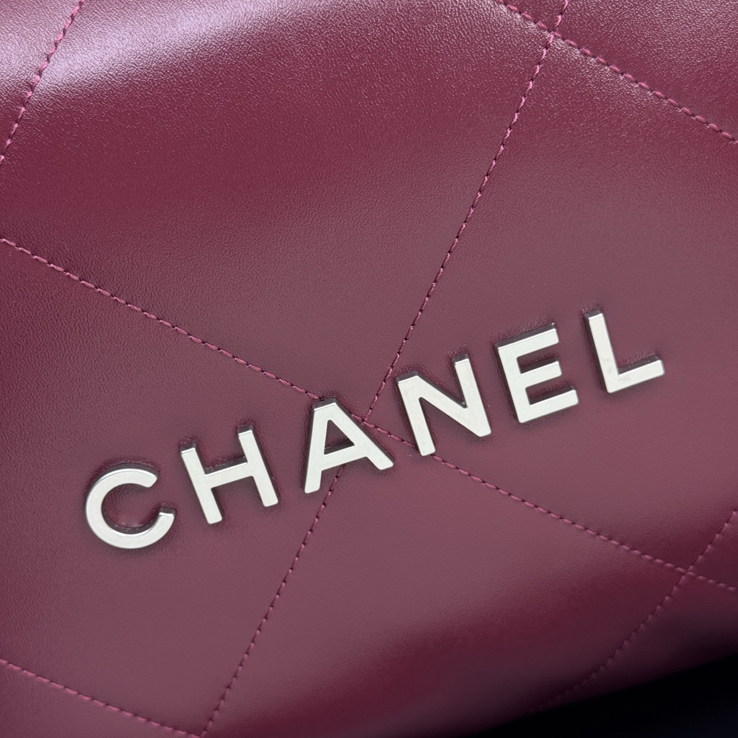 22 Bag Quilted Shiny Calfskin in Burgundy (Silver Hardware) - Mocuir