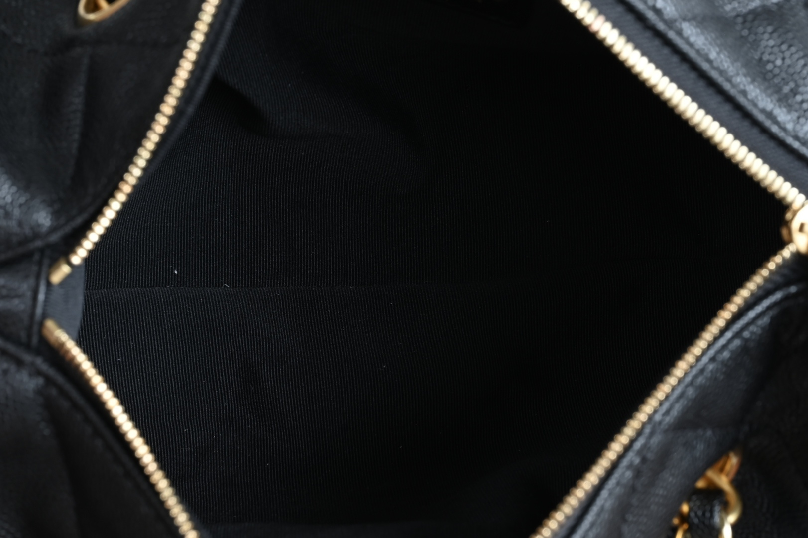 25K Fall-Winter Collection Quilted Grained Calfskin (Caviar) Bowling Bag with Gold-Tone Hardware & Side Pockets (Model AS5293) - Mocuir