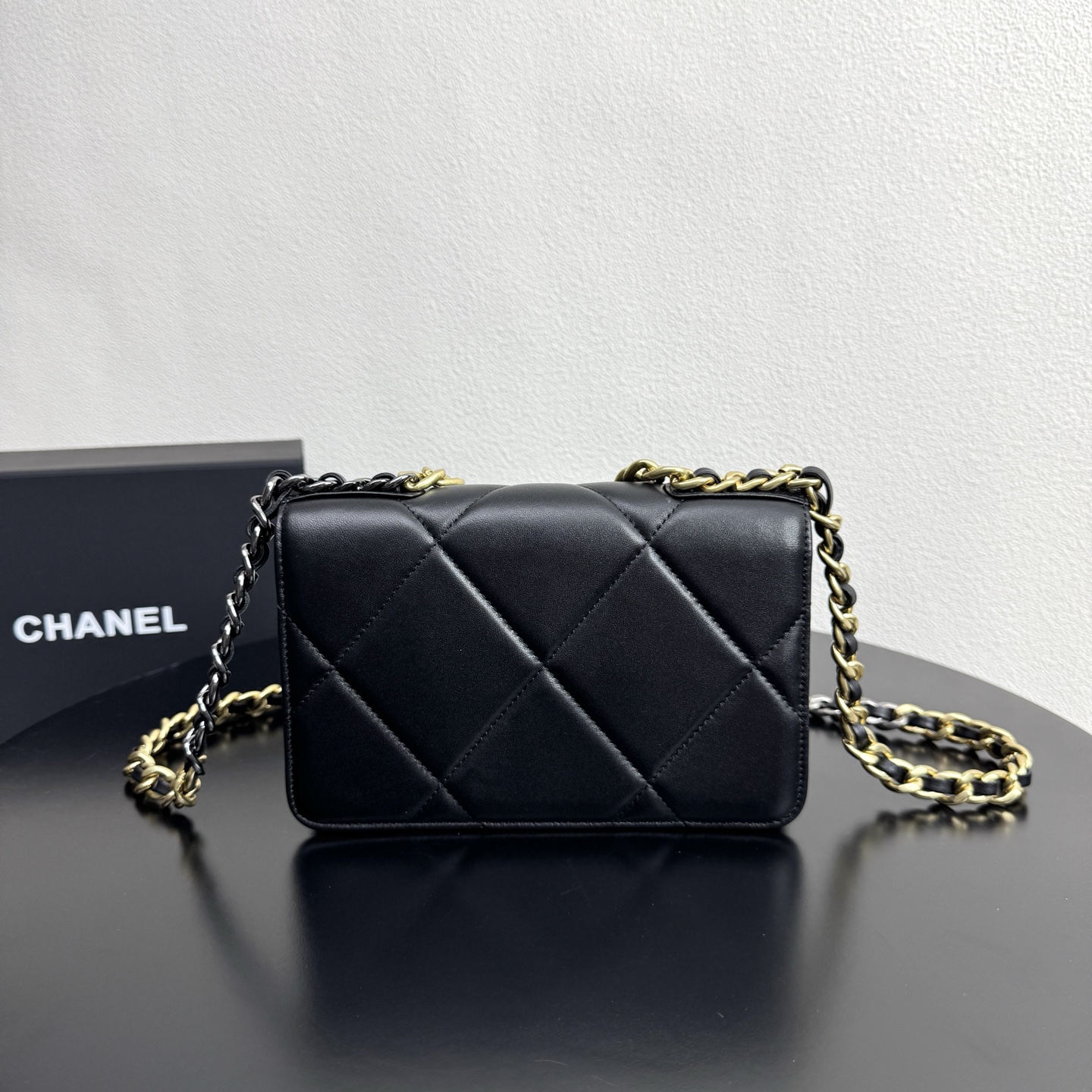 19 WOC Quilted Lambskin Shoulder Bag in Black (Tri-Tone Hardware) - Mocuir