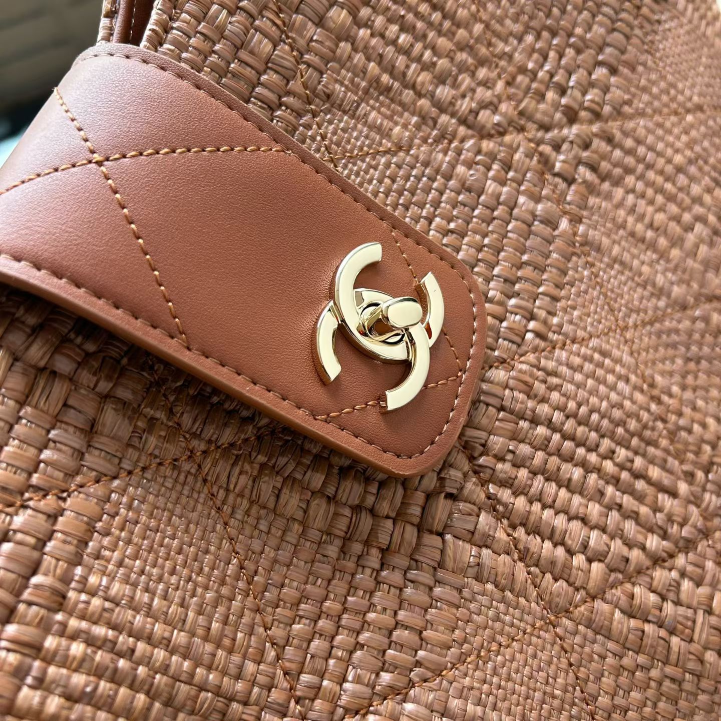 25C Caramel Woven Straw Large Tote Handbag with Calfskin Trim and Gold-Tone Hardware - Mocuir