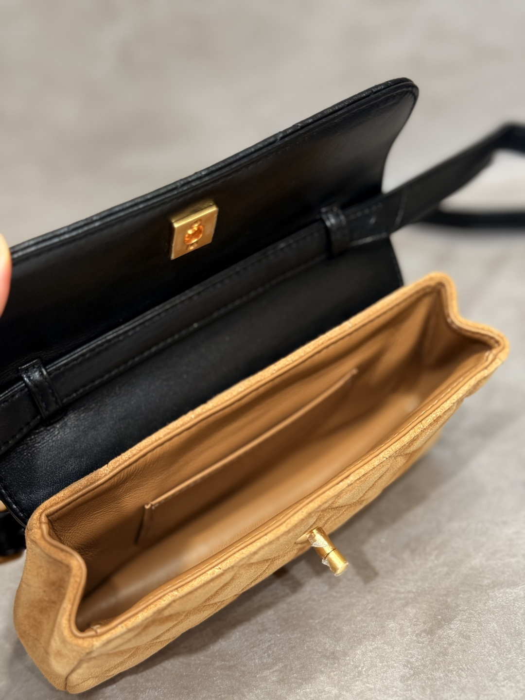 25A Métiers d'Art Lambskin & Suede Calfskin Phone Bag with Gold-Tone Hardware (Model AS5132) - Mocuir