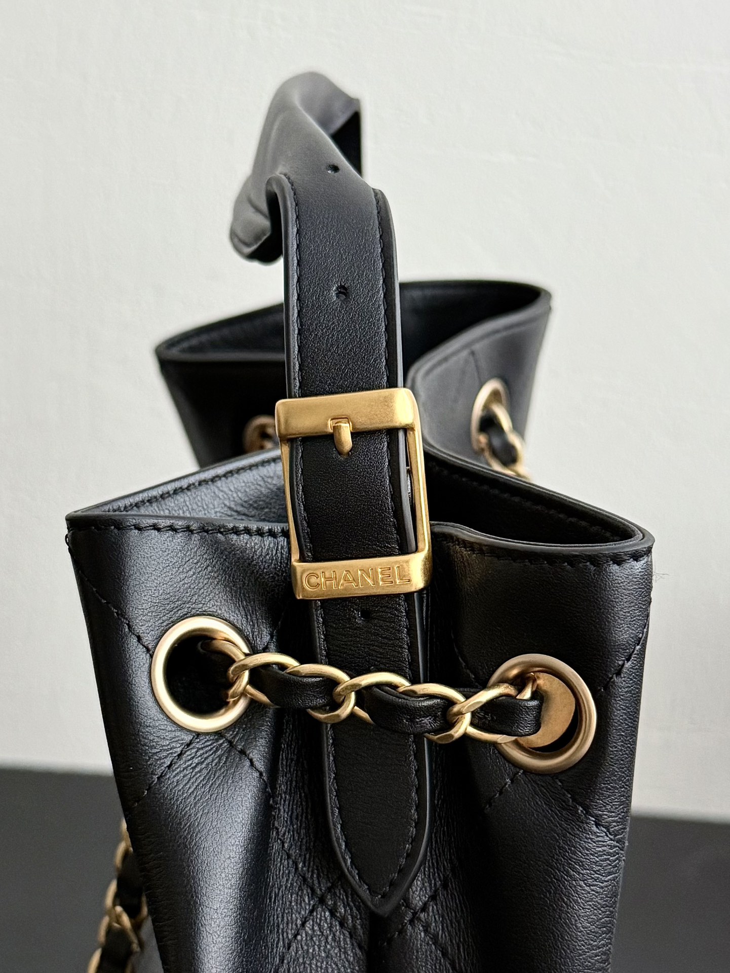 Quilted Calfskin Hobo Bag (AS3323) in Black Calfskin with Gold-Tone Hardware, 24B Fall-Winter Collection - Mocuir