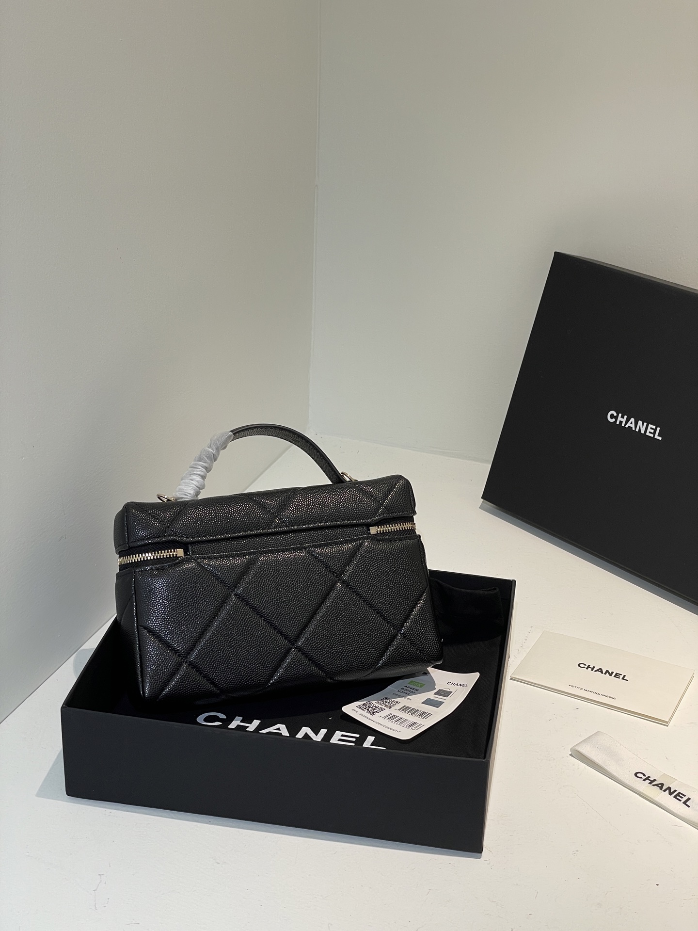 Black Quilted Caviar Calfskin Vanity Case with Top Handle and Gold-Tone Chain Strap - Mocuir