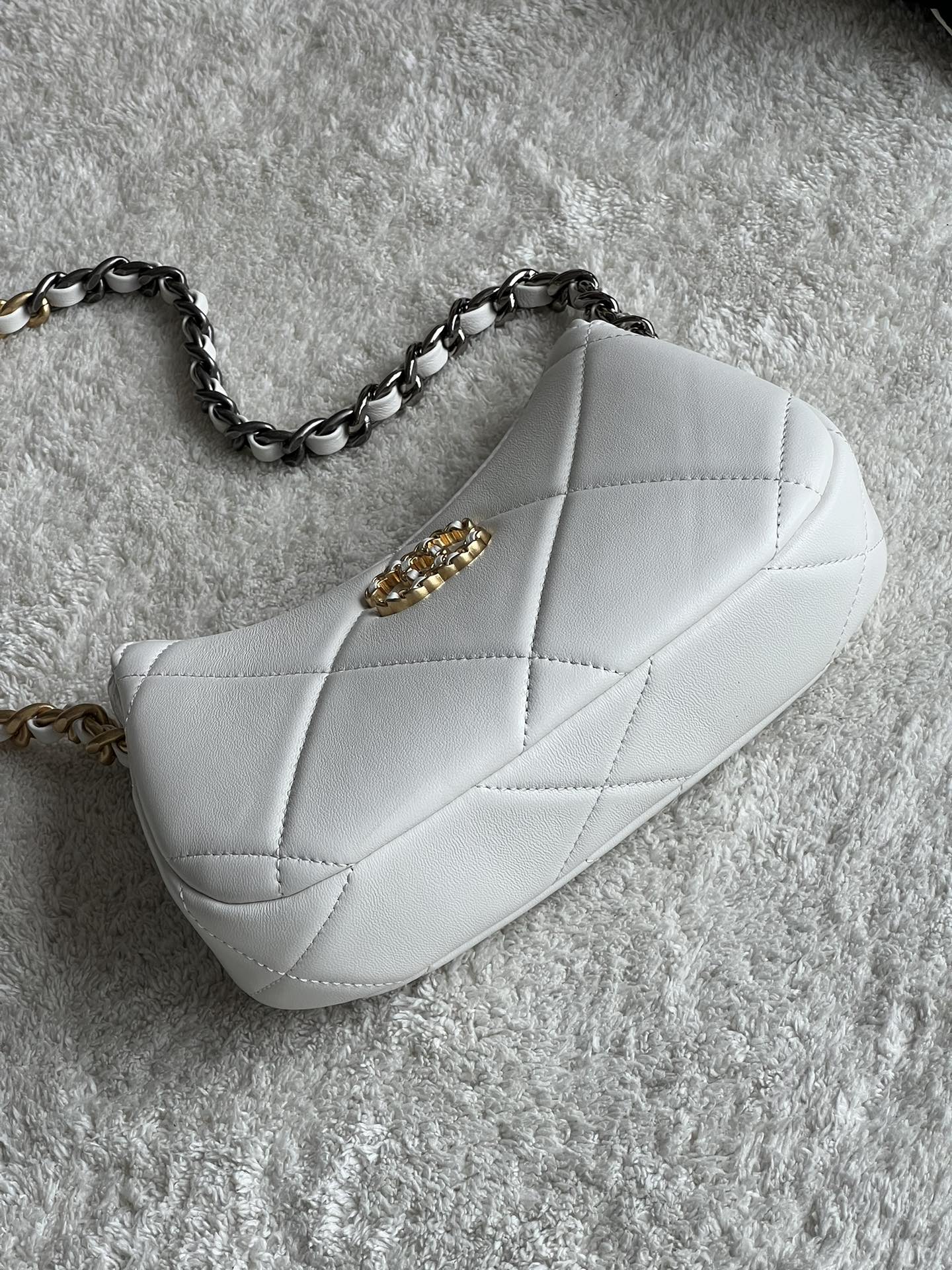 19 Half Moon Hobo Bag in White Quilted Lambskin with Gold-Tone and Ruthenium-Finish Hardware - Mocuir
