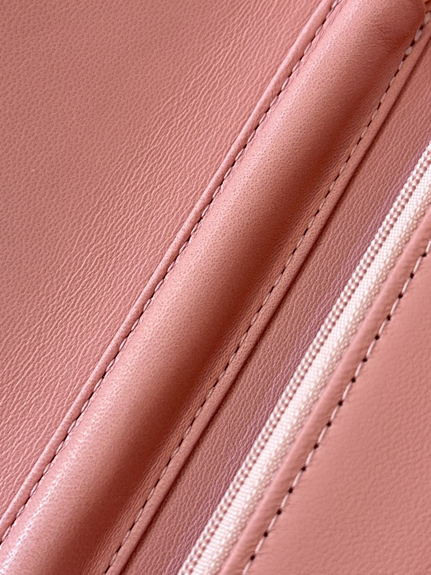 Classic Quilted Lambskin Wallet on Chain in Light Pink (Gold Hardware) - Mocuir