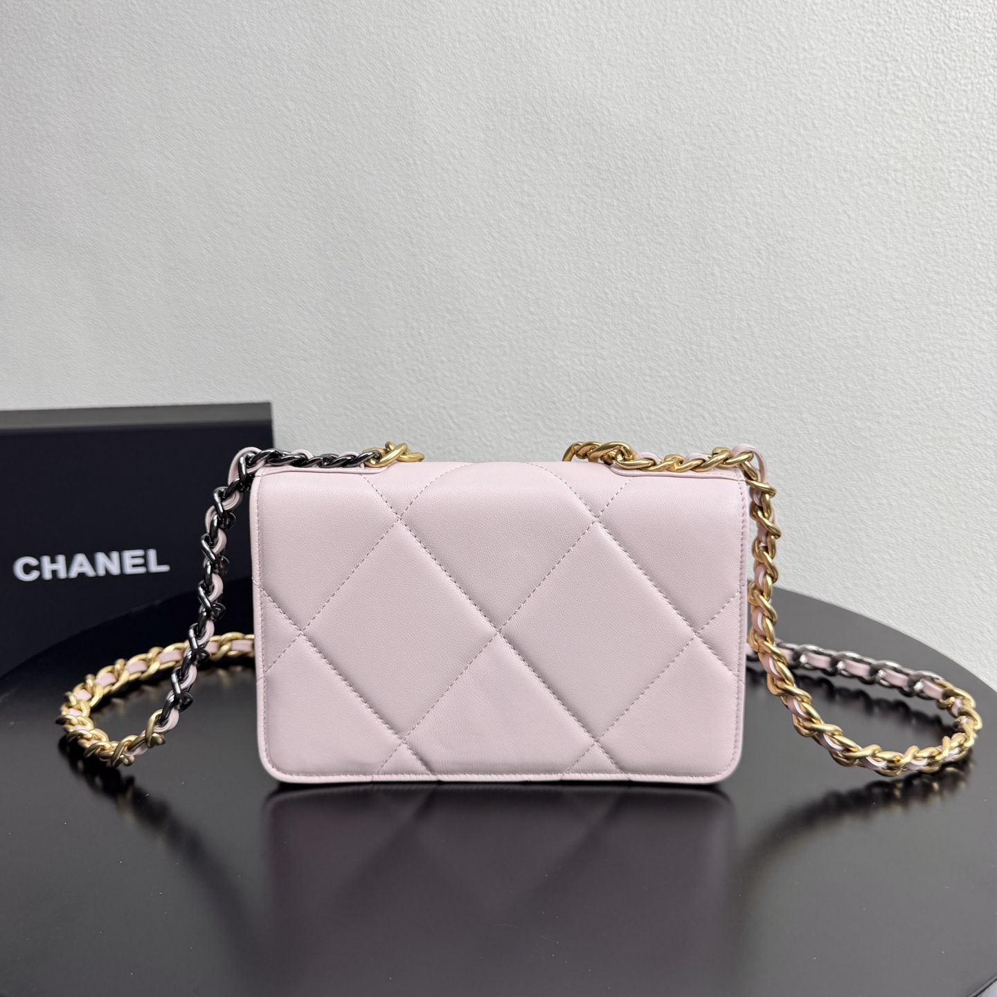 19 WOC Quilted Lambskin Shoulder Bag in Light Pink (Tri-Tone Hardware) - Mocuir