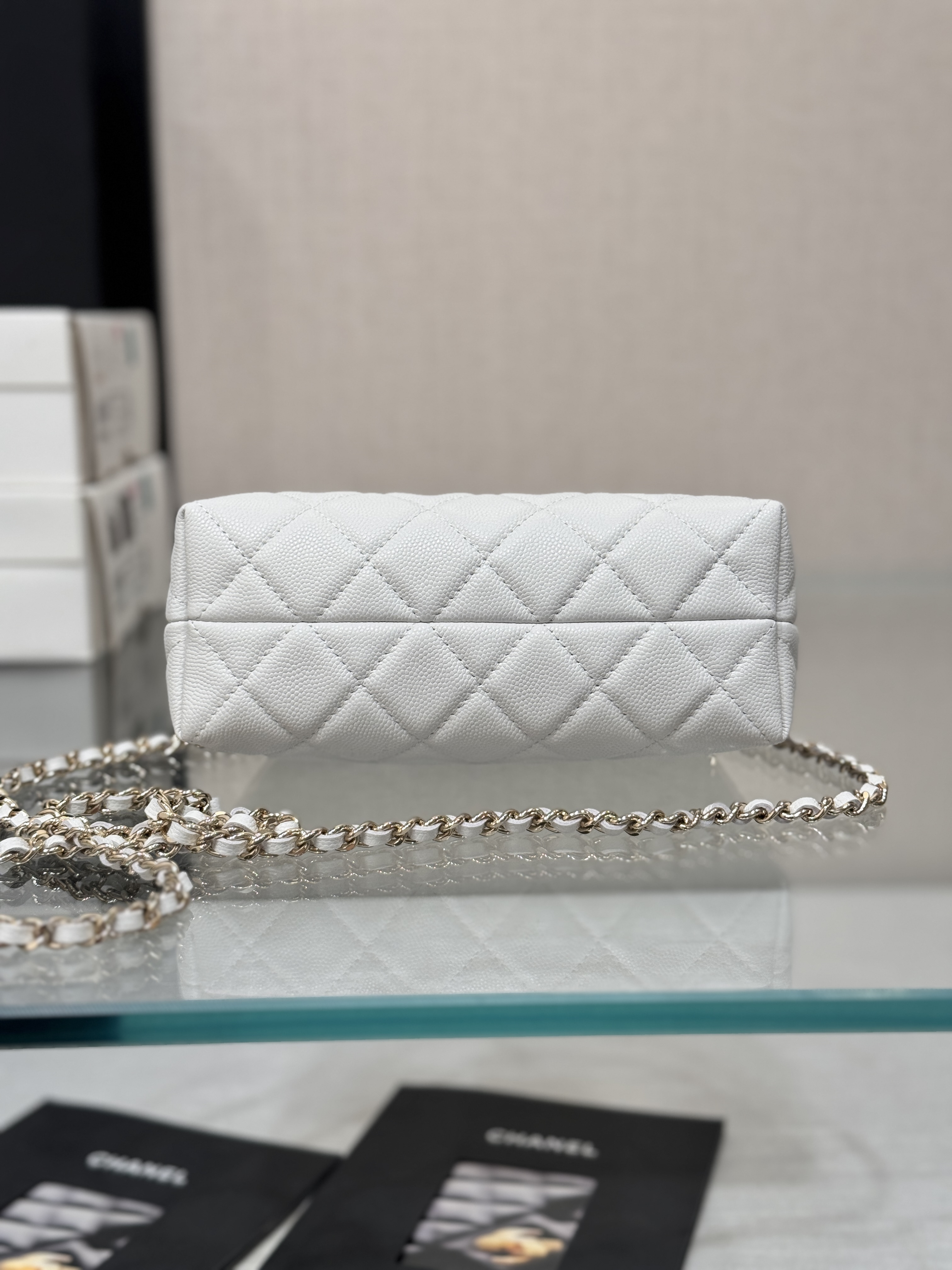 Metal Handle Bucket Bag（White） - Mocuir