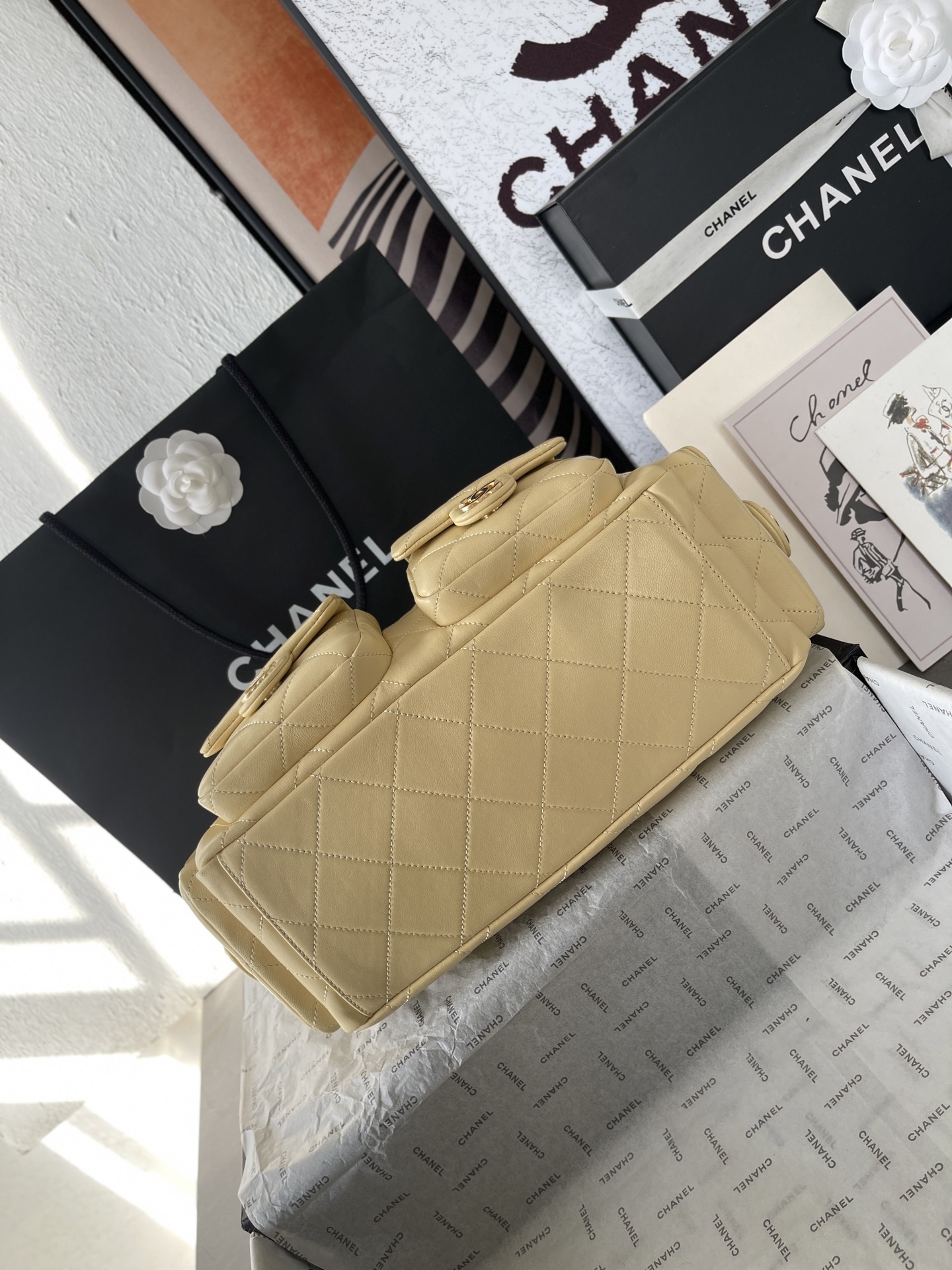 25C Multi-Pocket Hobo Bag in Cream Yellow Quilted Lambskin with Gold-Tone Hardware - Mocuir