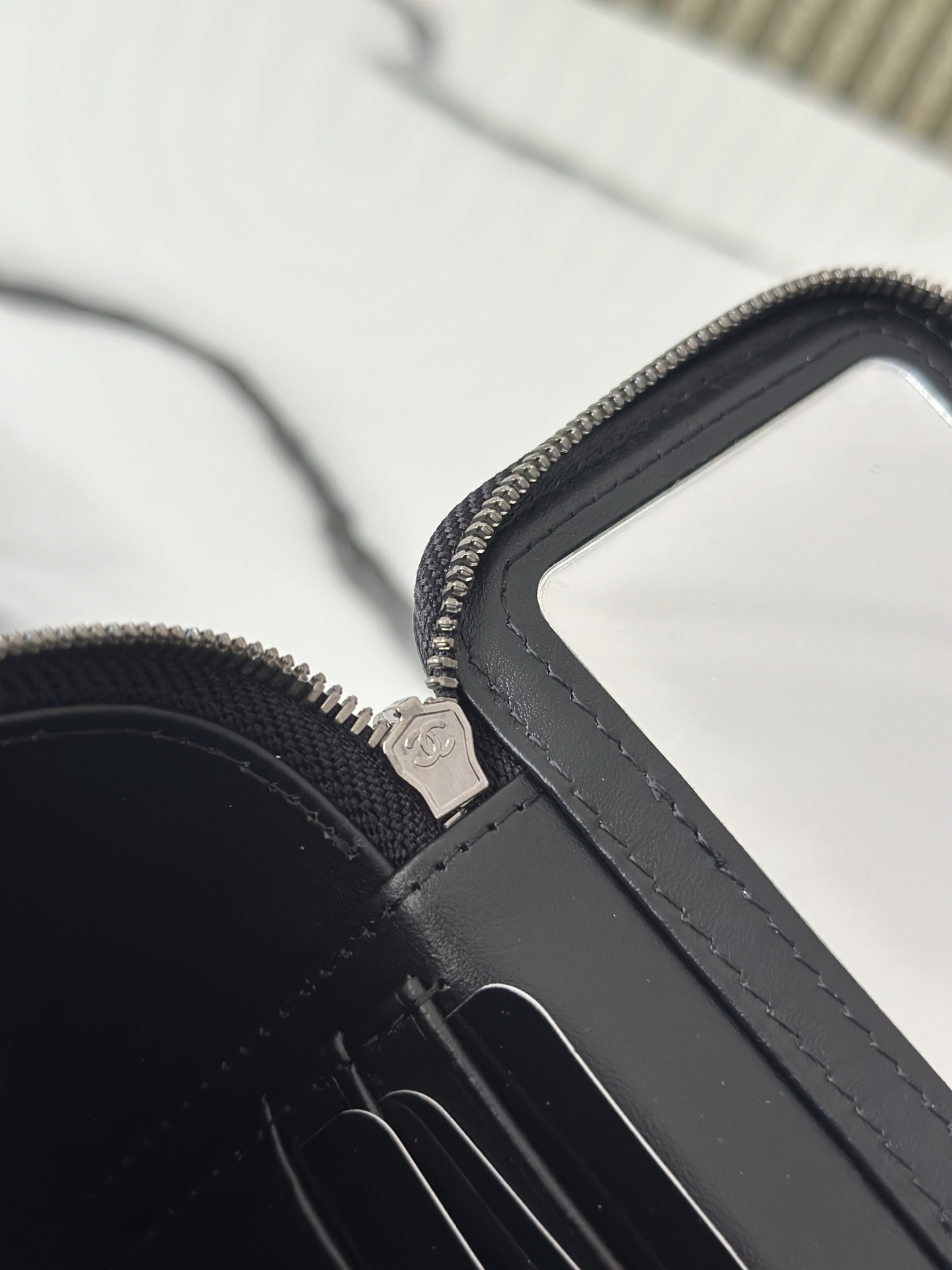 Quilted Patent Vanity Case with Chain (AP3940) in Black Patent Calfskin with Ruthenium-Finish Metal Hardware, 25B Fall-Winter Collection - Mocuir