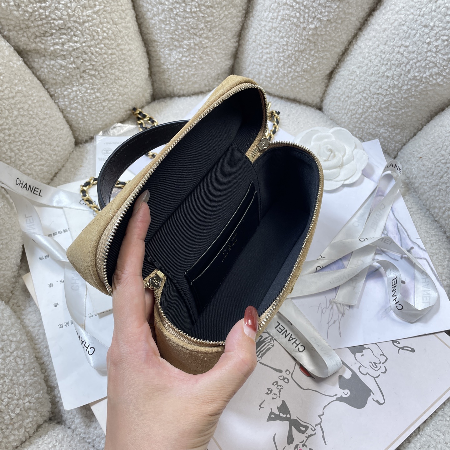 26S Slim Vanity Case with Chain in Beige Suede & Black Lambskin with Gold-Tone Hardware - Mocuir