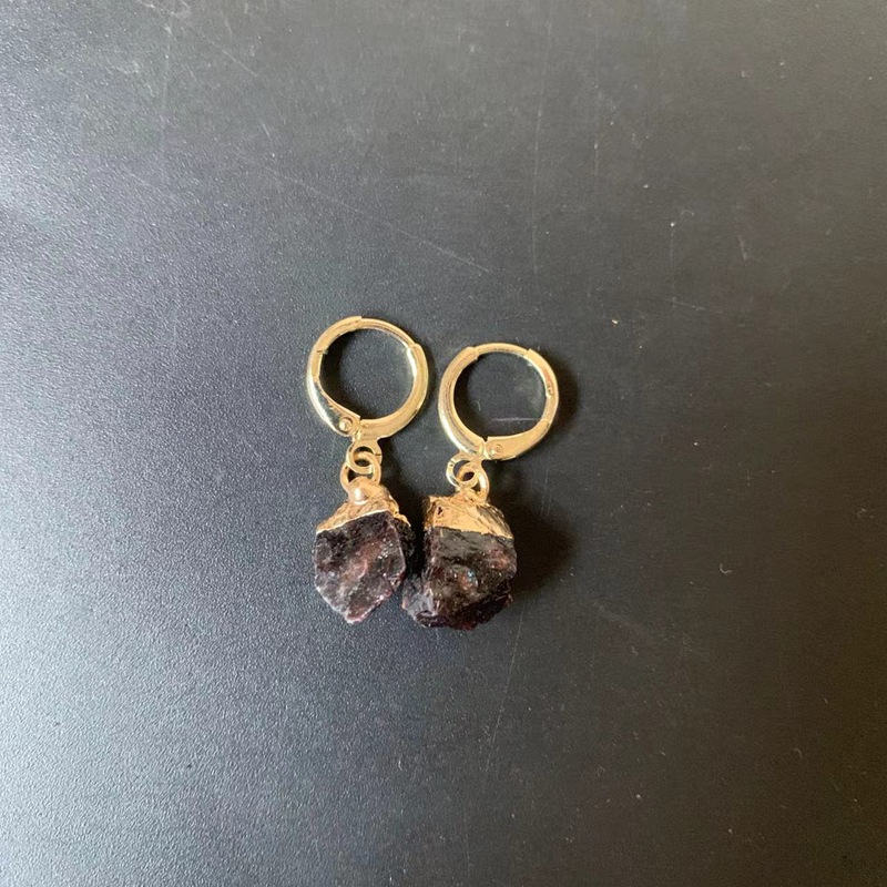 Crystal pendant earring