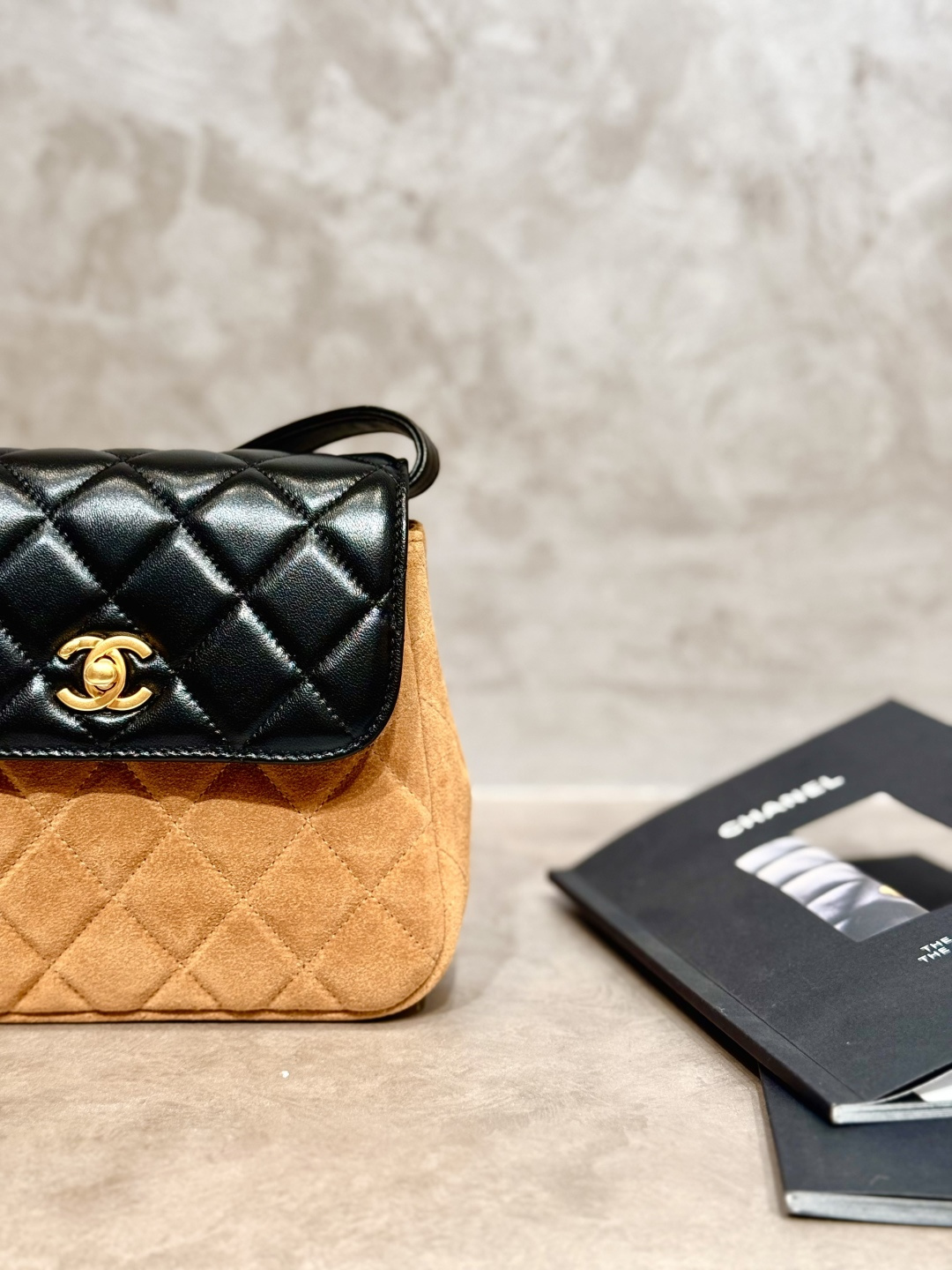 25A Métiers d'Art Lambskin & Suede Calfskin Mini Saddle Crossbody Bag with Gold-Tone Hardware (Model AS5578) - Mocuir