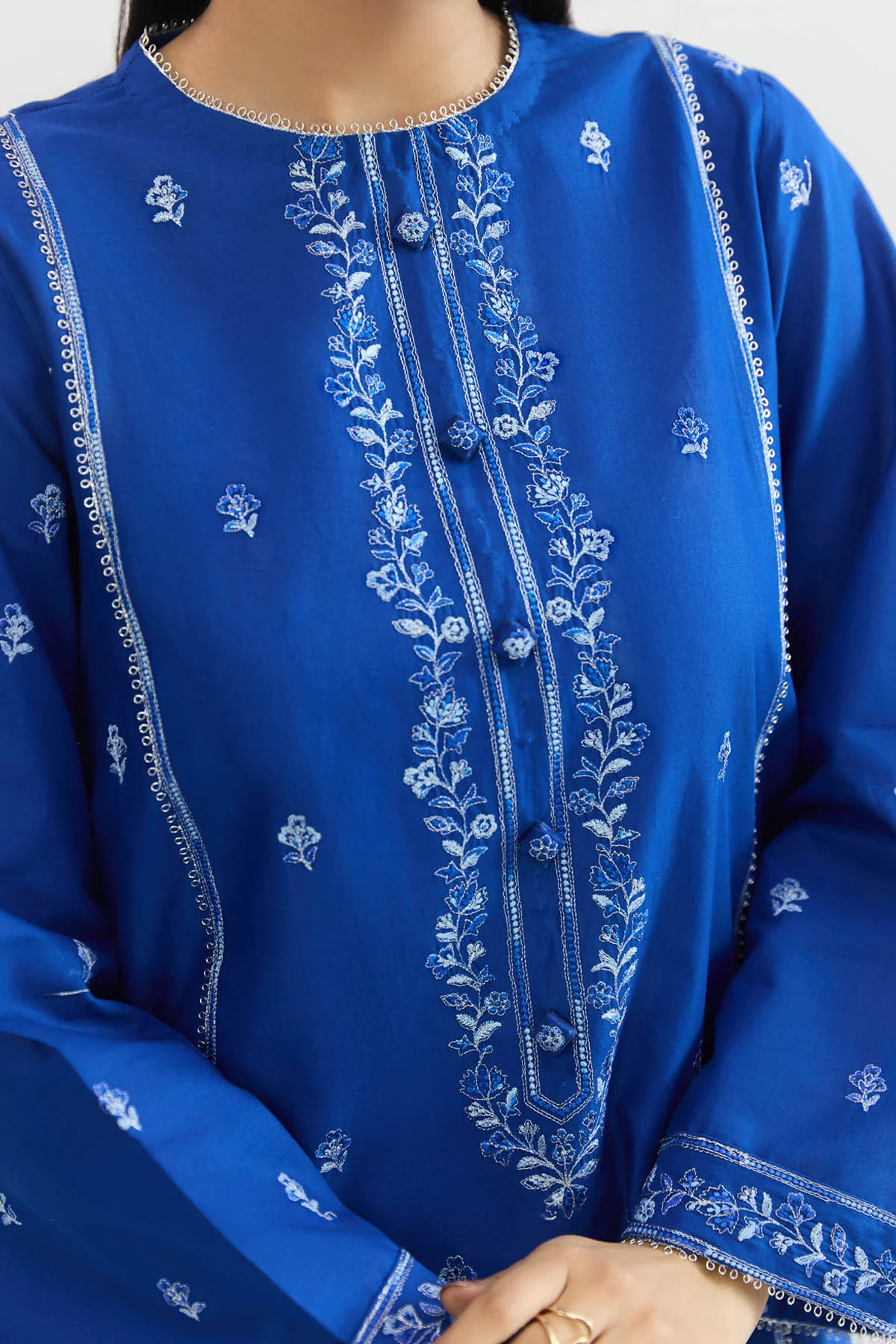 LAWN | EMBROIDERED