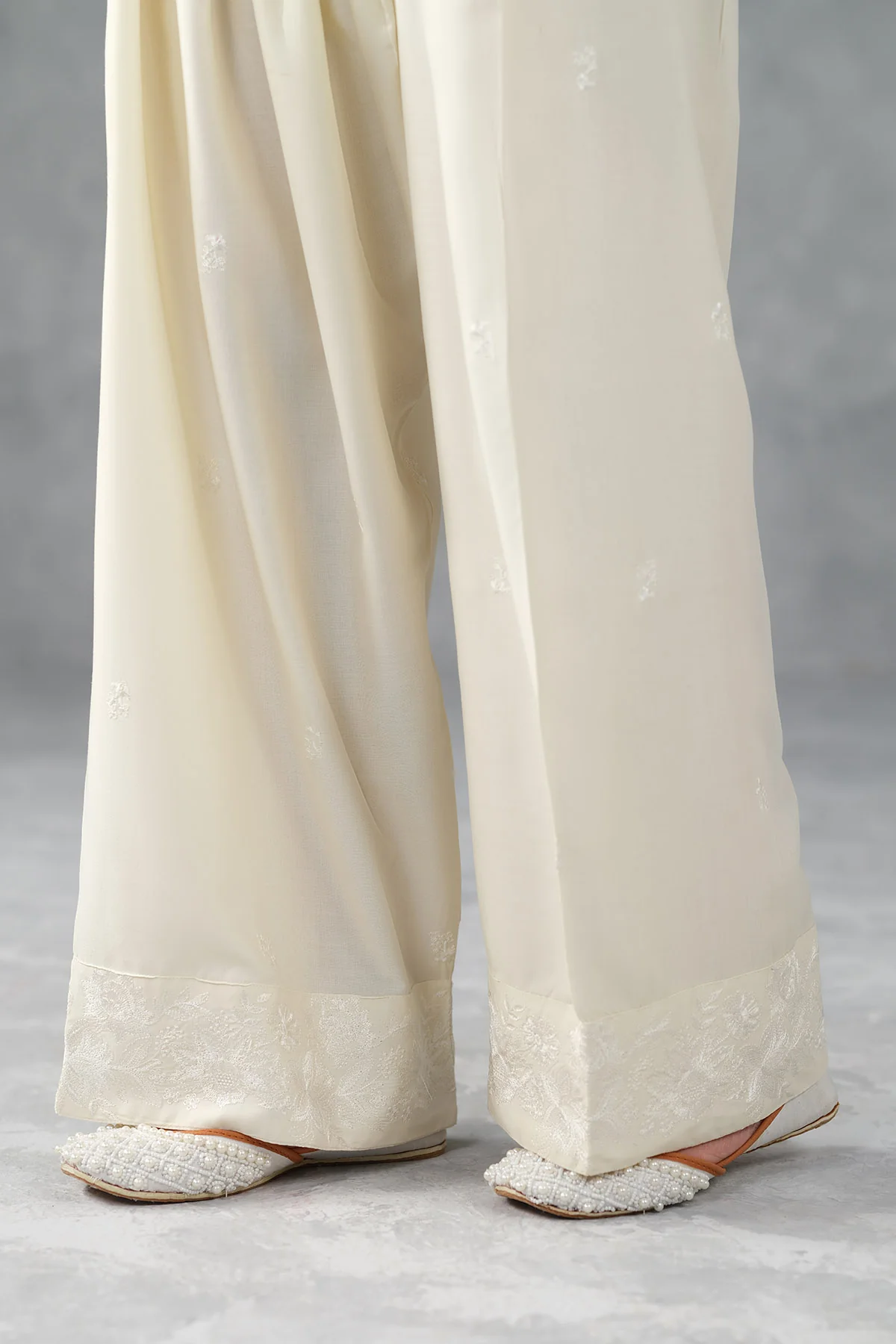 LINEN | EMBROIDERED