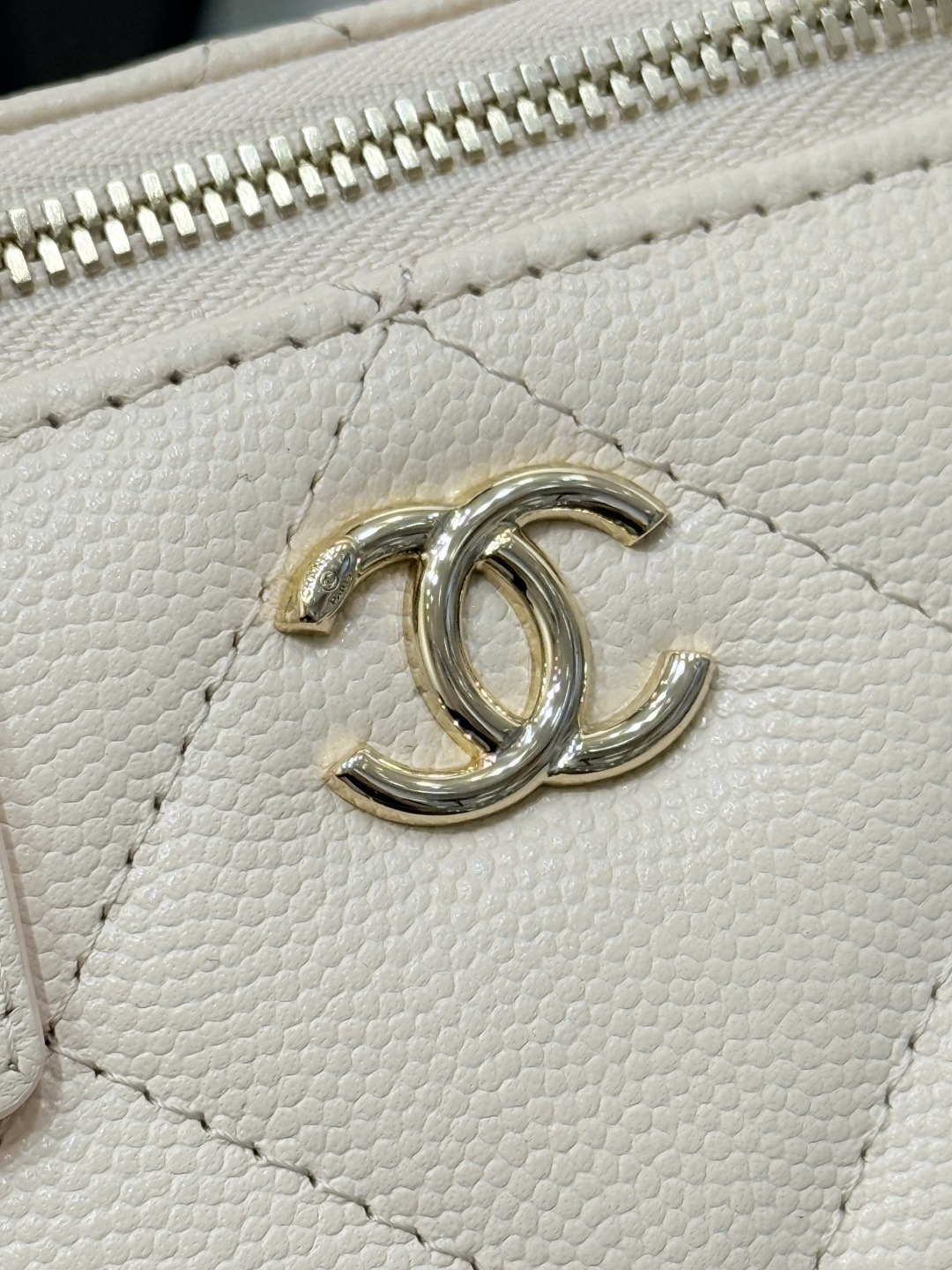 Mini Top Handle Vanity Case (AS5993) in Beige Quilted Grained Calfskin (Caviar) with Antique Gold-Tone Hardware - Mocuir