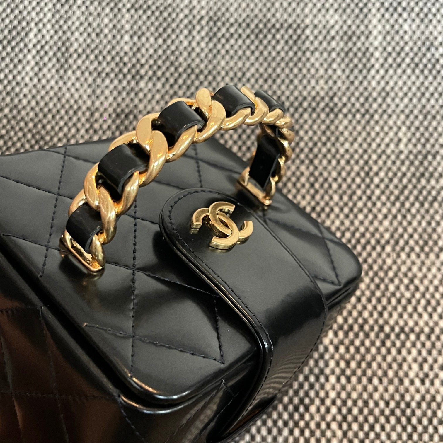 25C Small Quilted Lambskin Vanity Case in Black - Mocuir