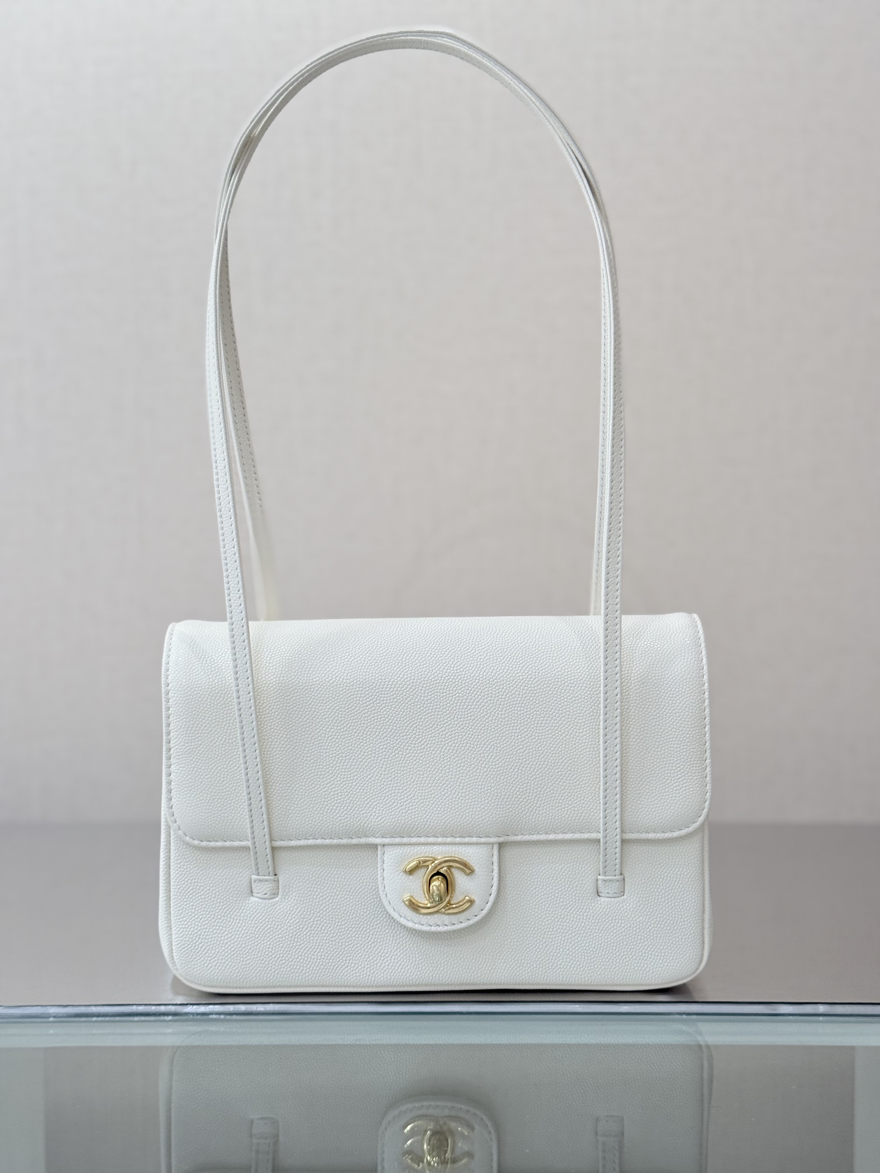 Vintage Caviar Leather Shoulder Flap Bag in White Caviar Leather with Gold-Tone Hardware - Mocuir