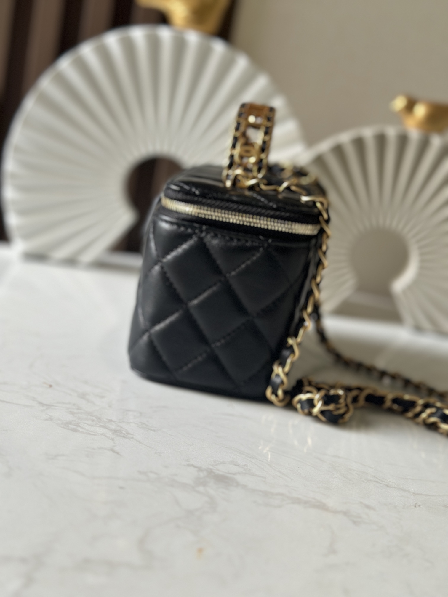 Black Lambskin Quilted Vanity Case with Chain Handle & Gold Hardware - Mocuir