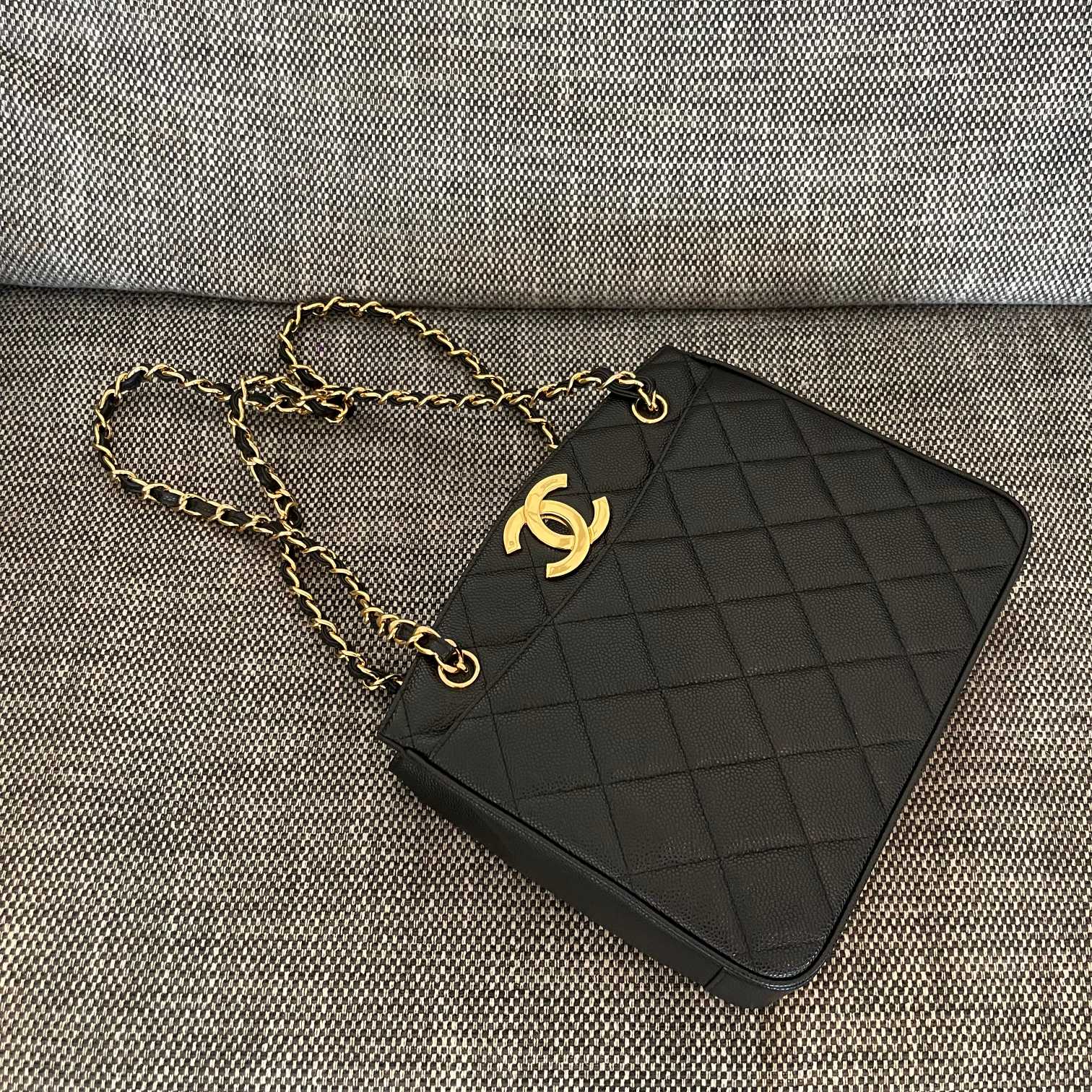 Vintage Black Quilted Caviar Leather Tote Bag with Large Gold-Tone CC Logo & Chain Shoulder Strap - Mocuir