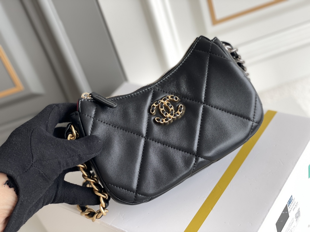 23K Hobo Bag in Black Quilted Lambskin with Aged Gold-Tone Hardware (Model AS4422) - Mocuir