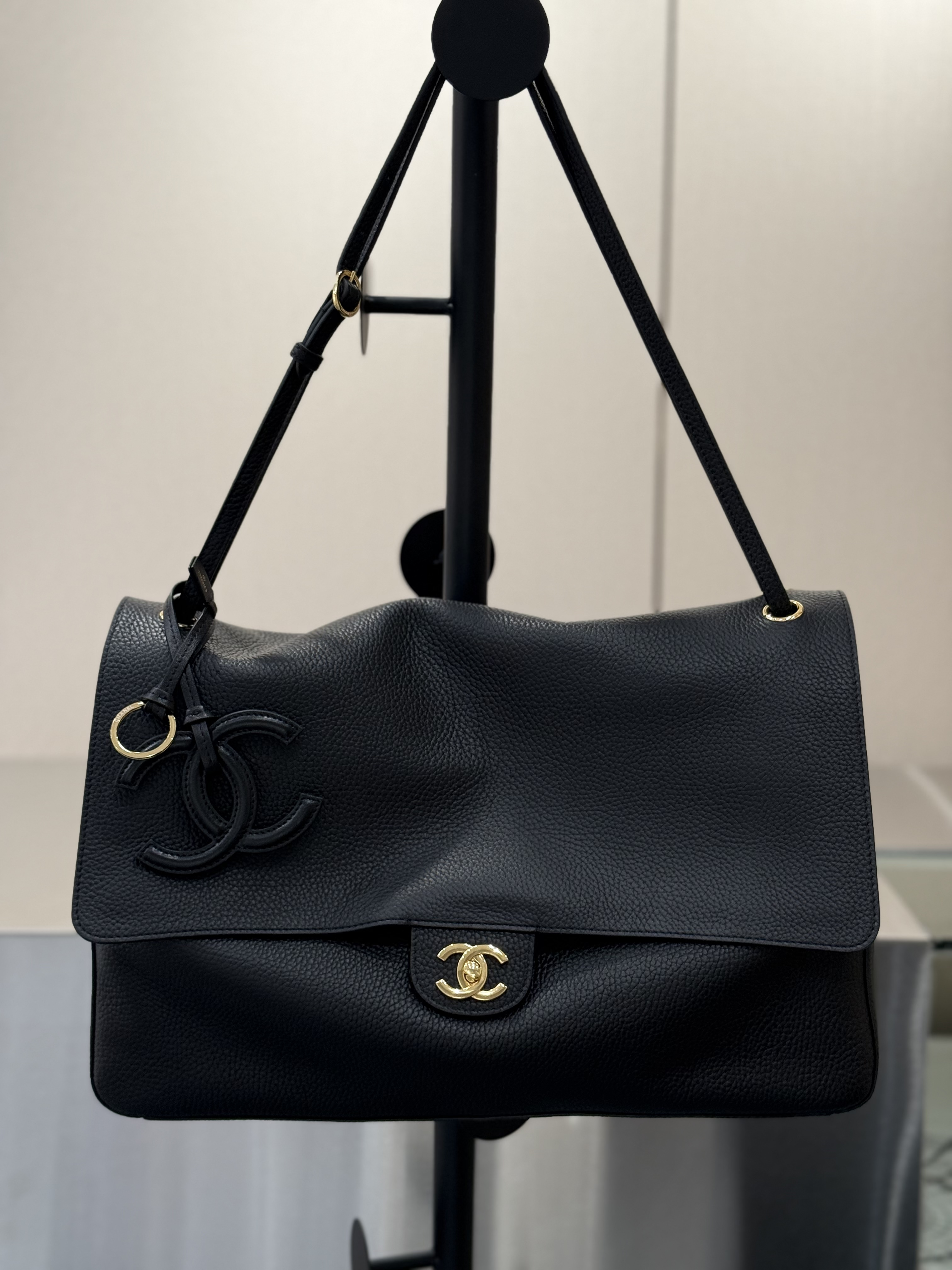 Spring-Summer 2026 Black Grained Calfskin Jennie Maxi Flap Tote Bag with Gold-Tone CC Turn-Lock & Logo Charm - Mocuir