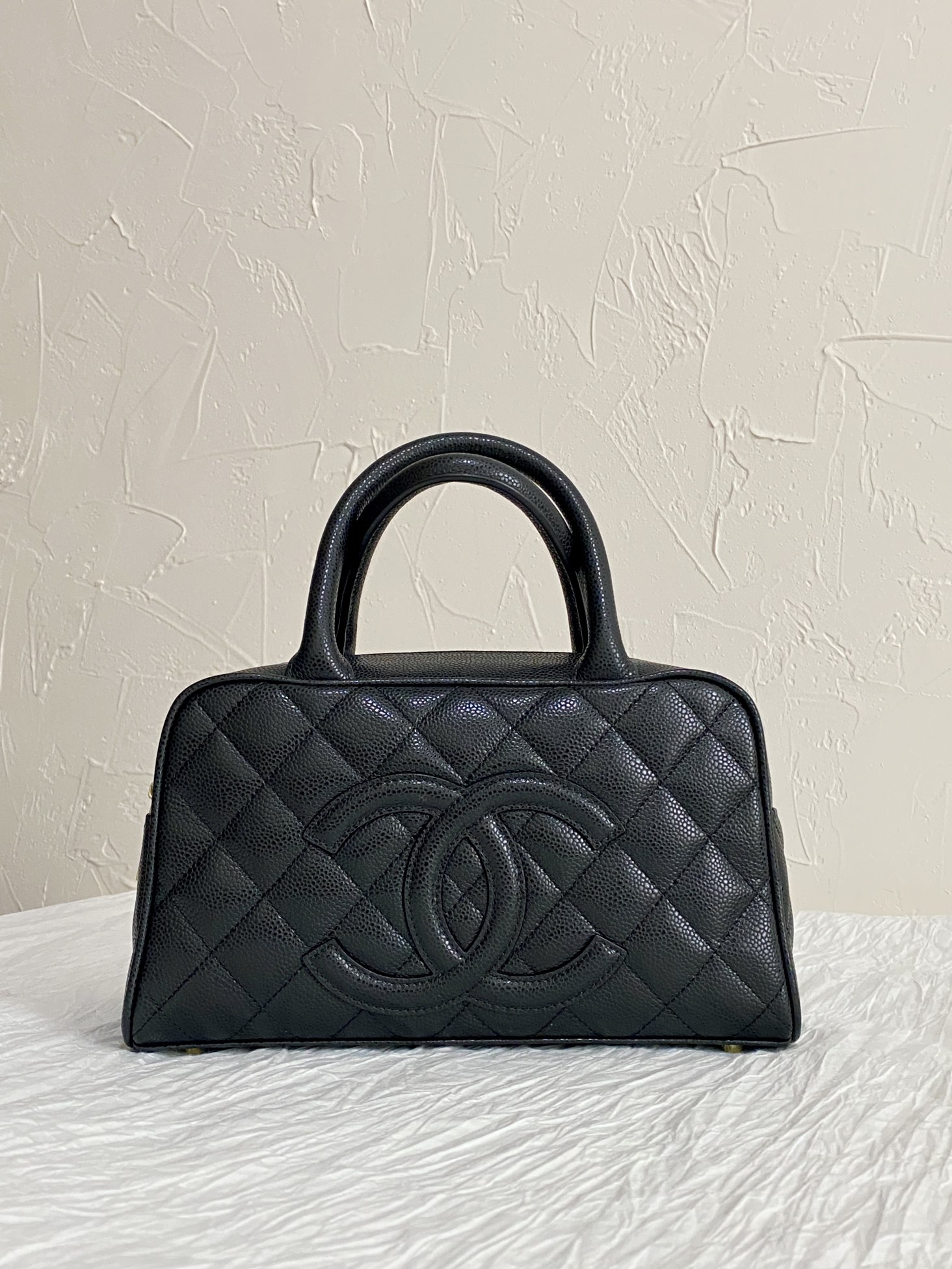Vintage 2003-2004 CC Quilted Caviar Bowling Bag in Black with Gold Hardware - Mocuir