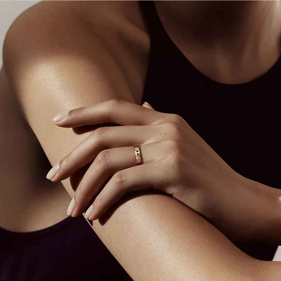 Ever Herakles wedding band