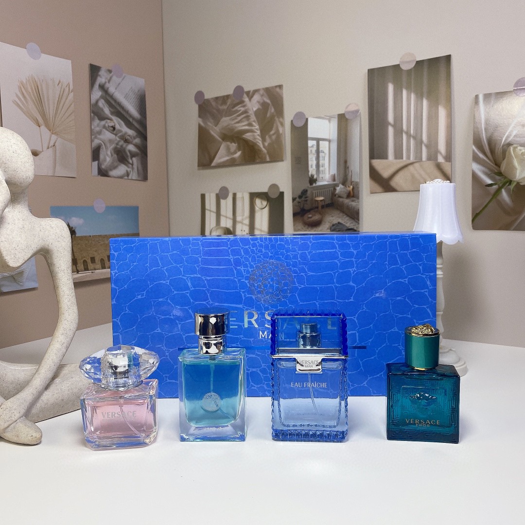 D111：Versace 4-Piece 30ml Fragrance Gift Set (4×30ml)